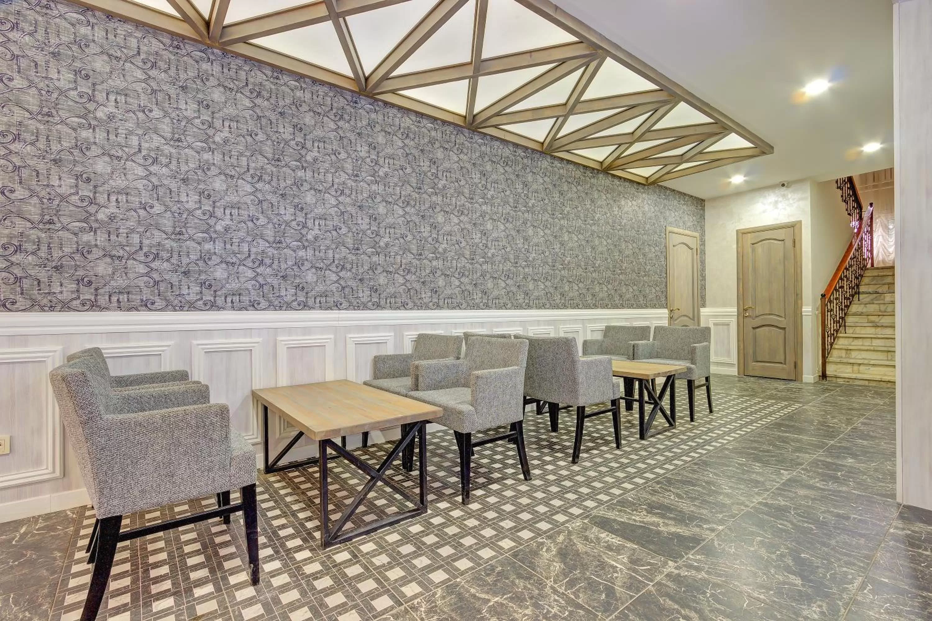 Communal lounge/ TV room in Resident Hotel Almaty