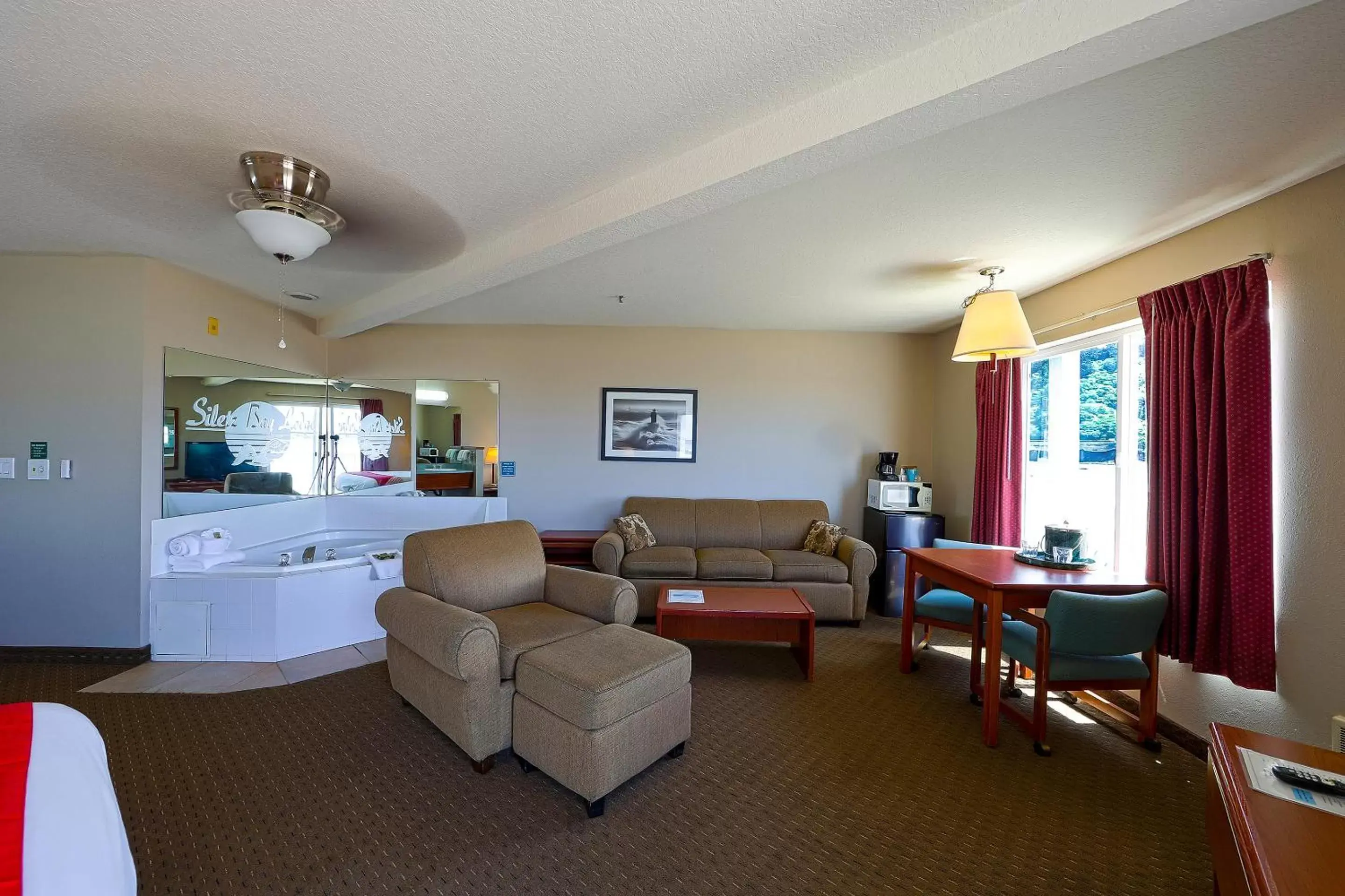 Area and facilities, Seating Area in Siletz Bay Beachfront Hotel by OYO Lincoln City