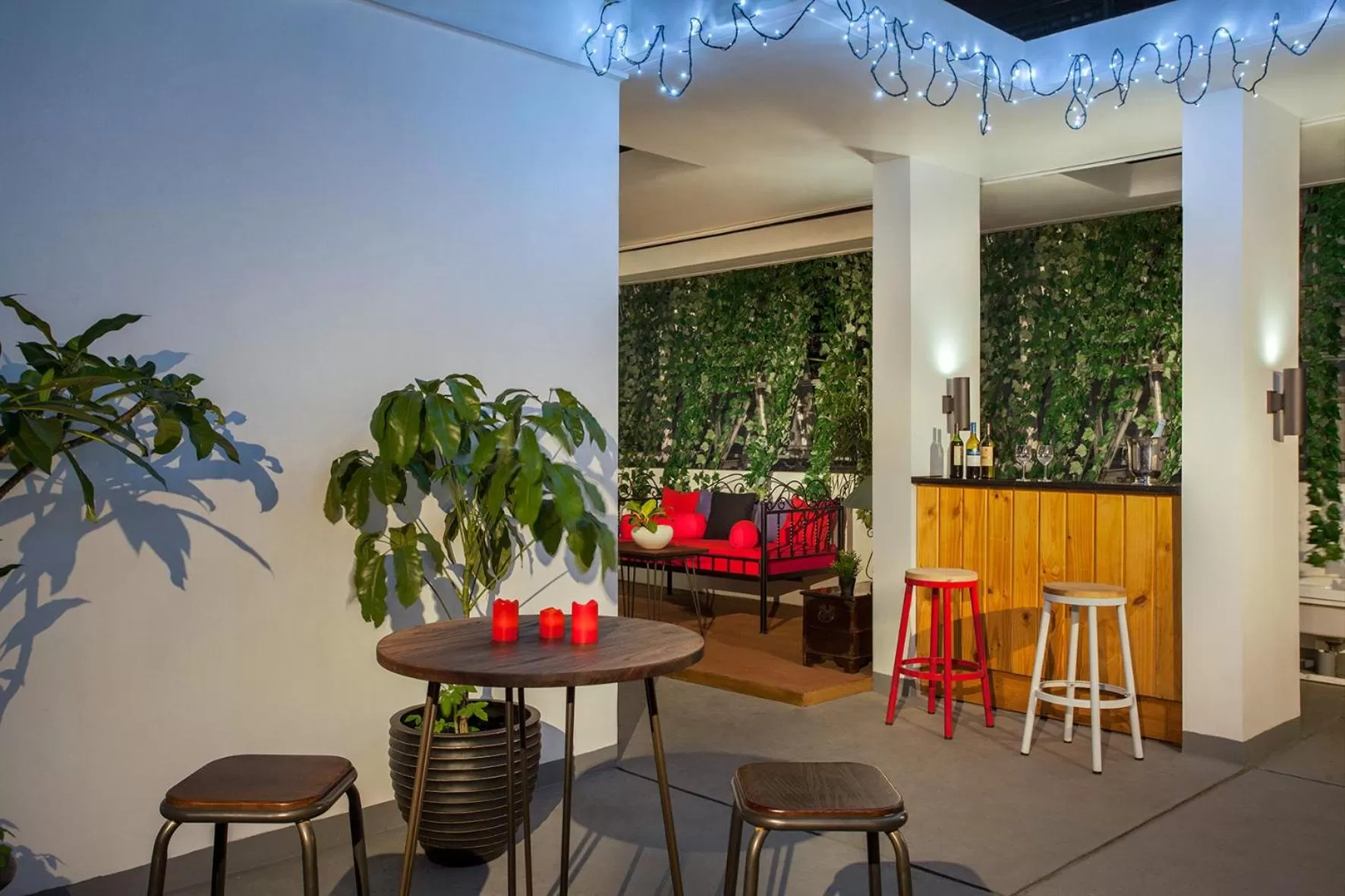 Lounge or bar in White Tree Residence