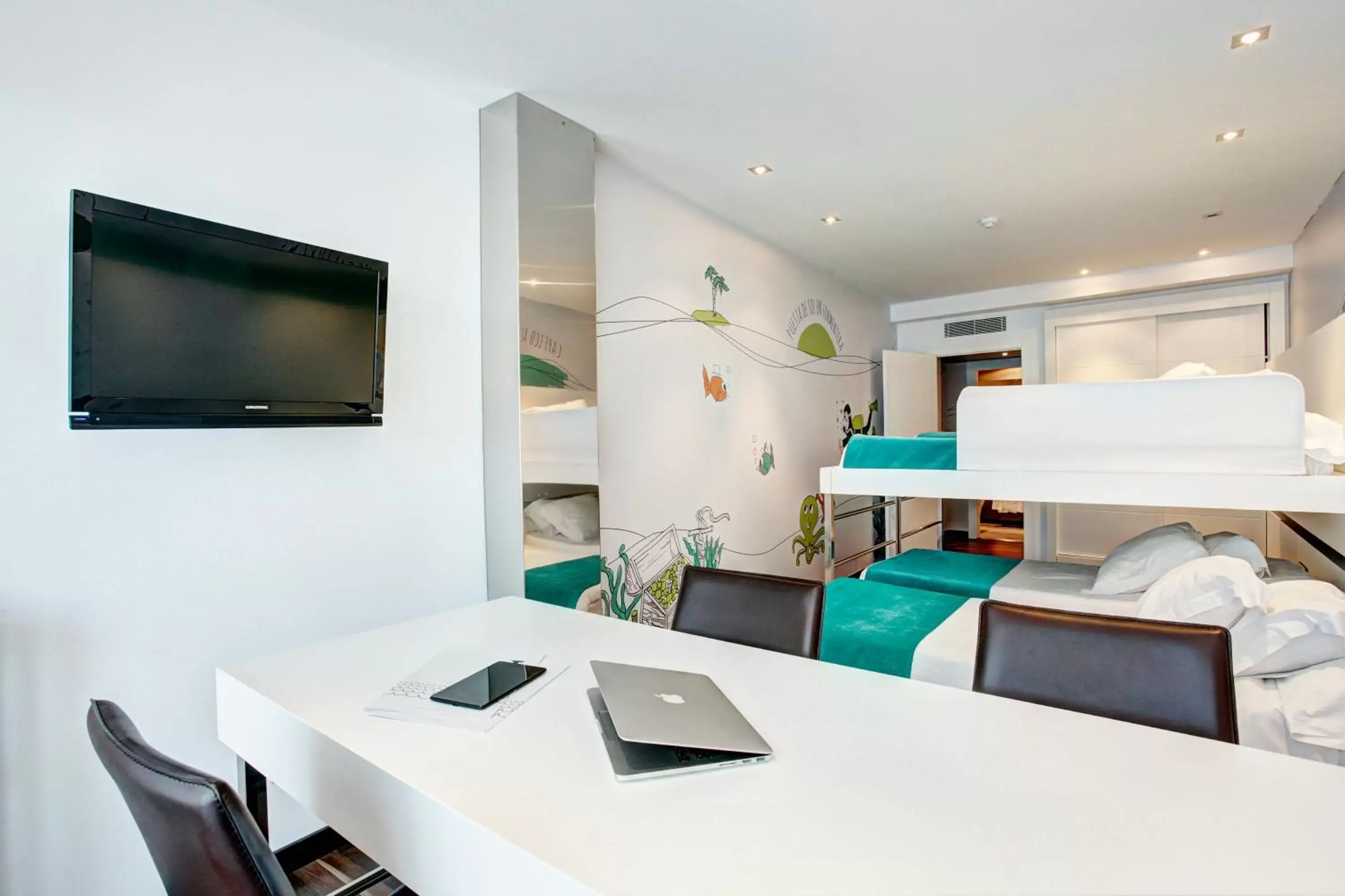 Bedroom, TV/Entertainment Center in Hotel Costa Azul