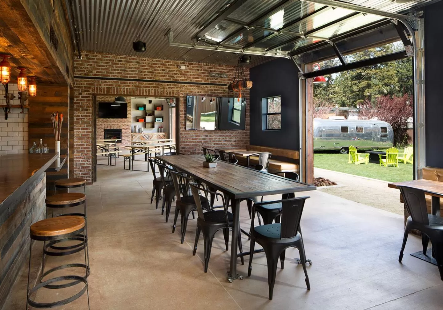 Restaurant/places to eat in Basecamp Tahoe South