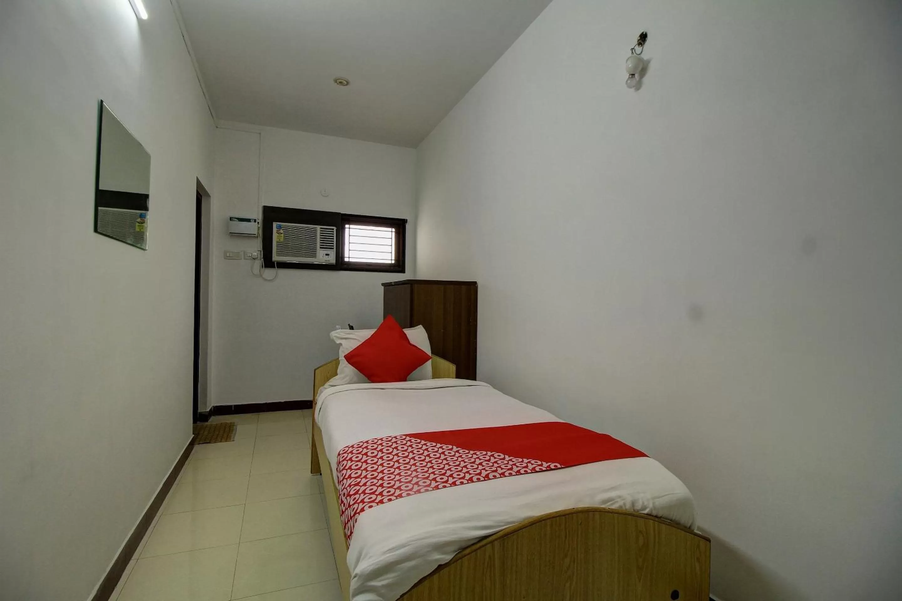 Bed in Lake View Hotel