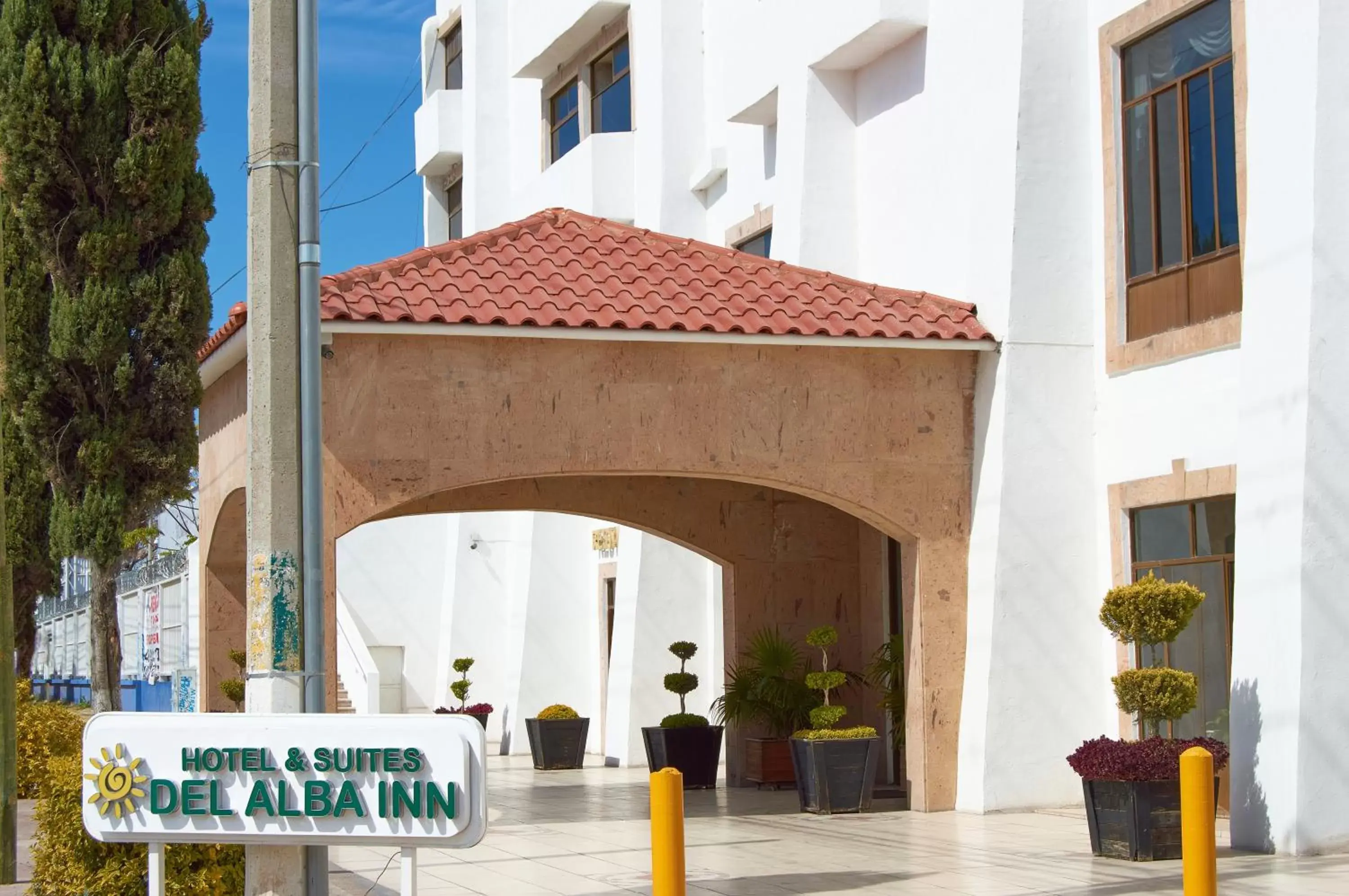 Facade/entrance in Hotel del Alba Inn & Suites