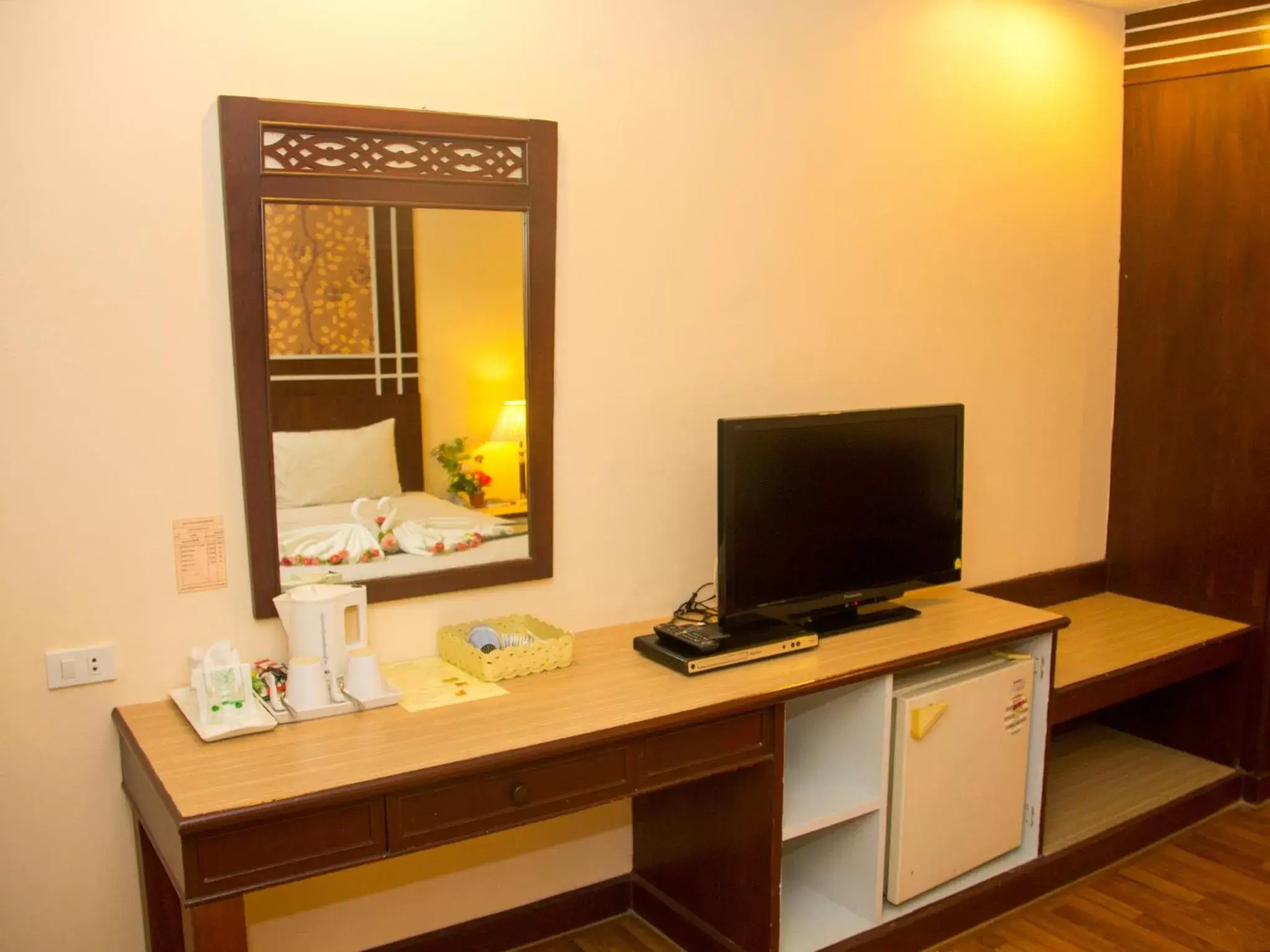 TV and multimedia, TV/Entertainment Center in Friendlytel Hotel