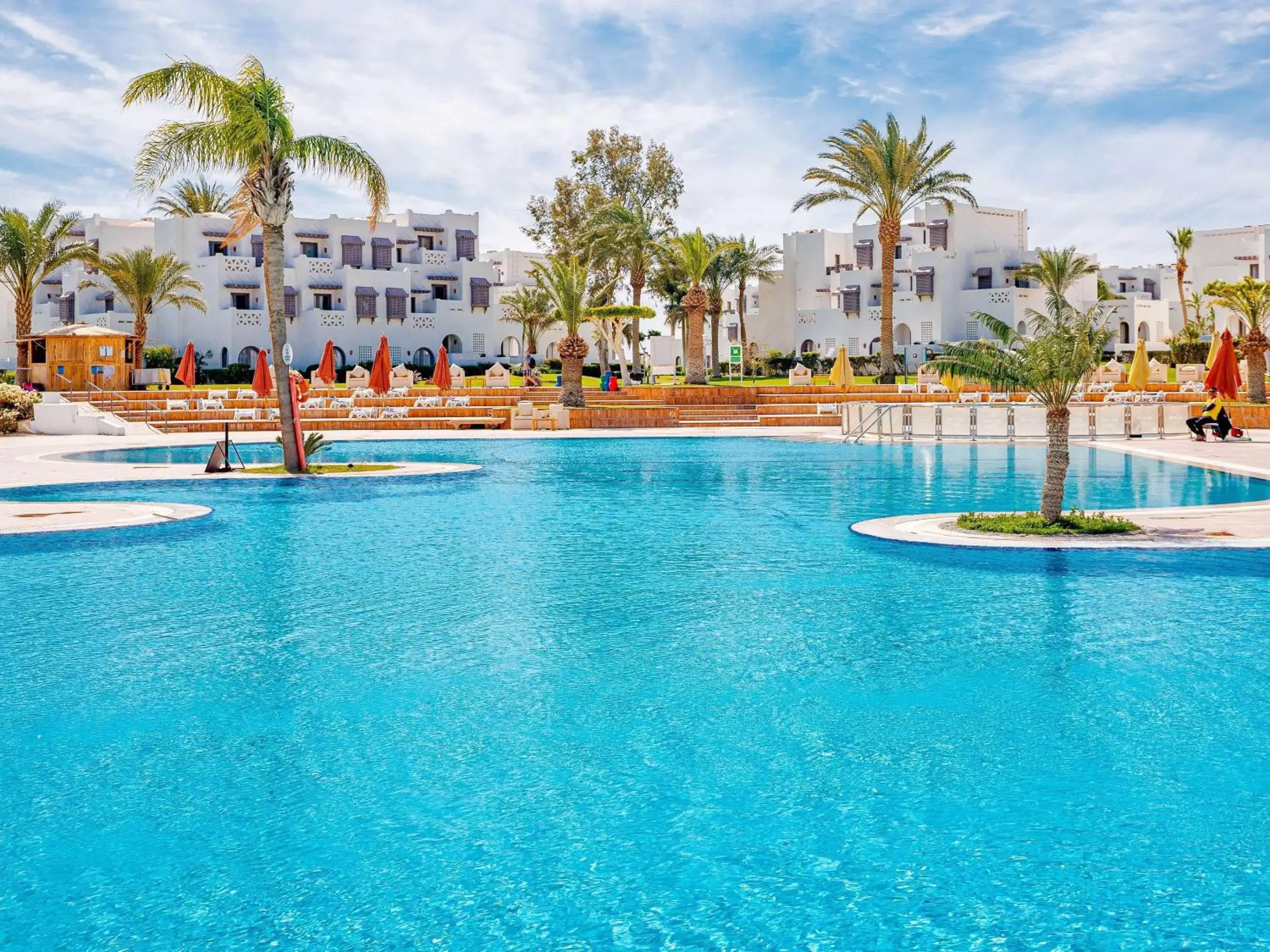Property building, Swimming Pool in Mercure Hurghada Hotel