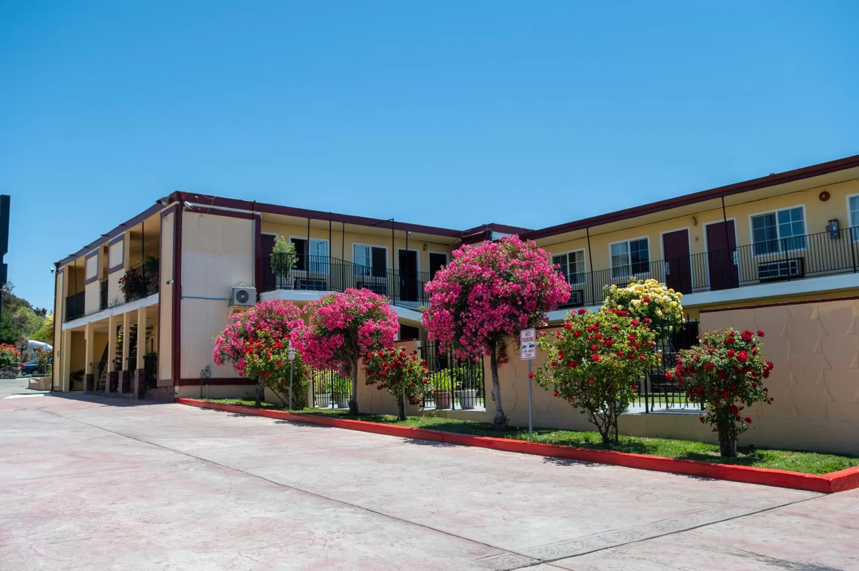 Property Building in Motel 7 - Near Six Flags, Vallejo - Napa Valley
