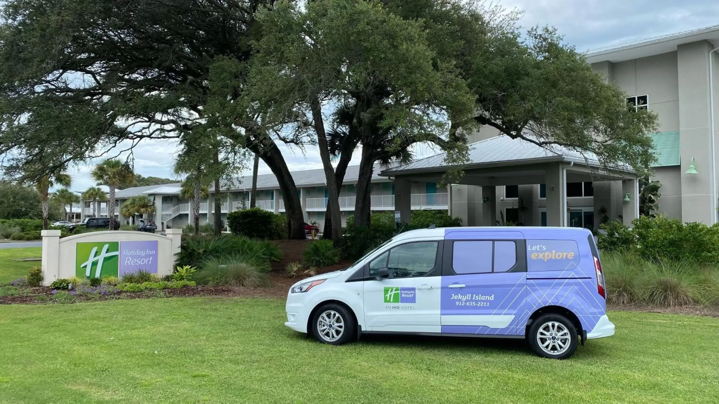 shuttle, Property Building in Holiday Inn Resort Jekyll Island, an IHG Hotel