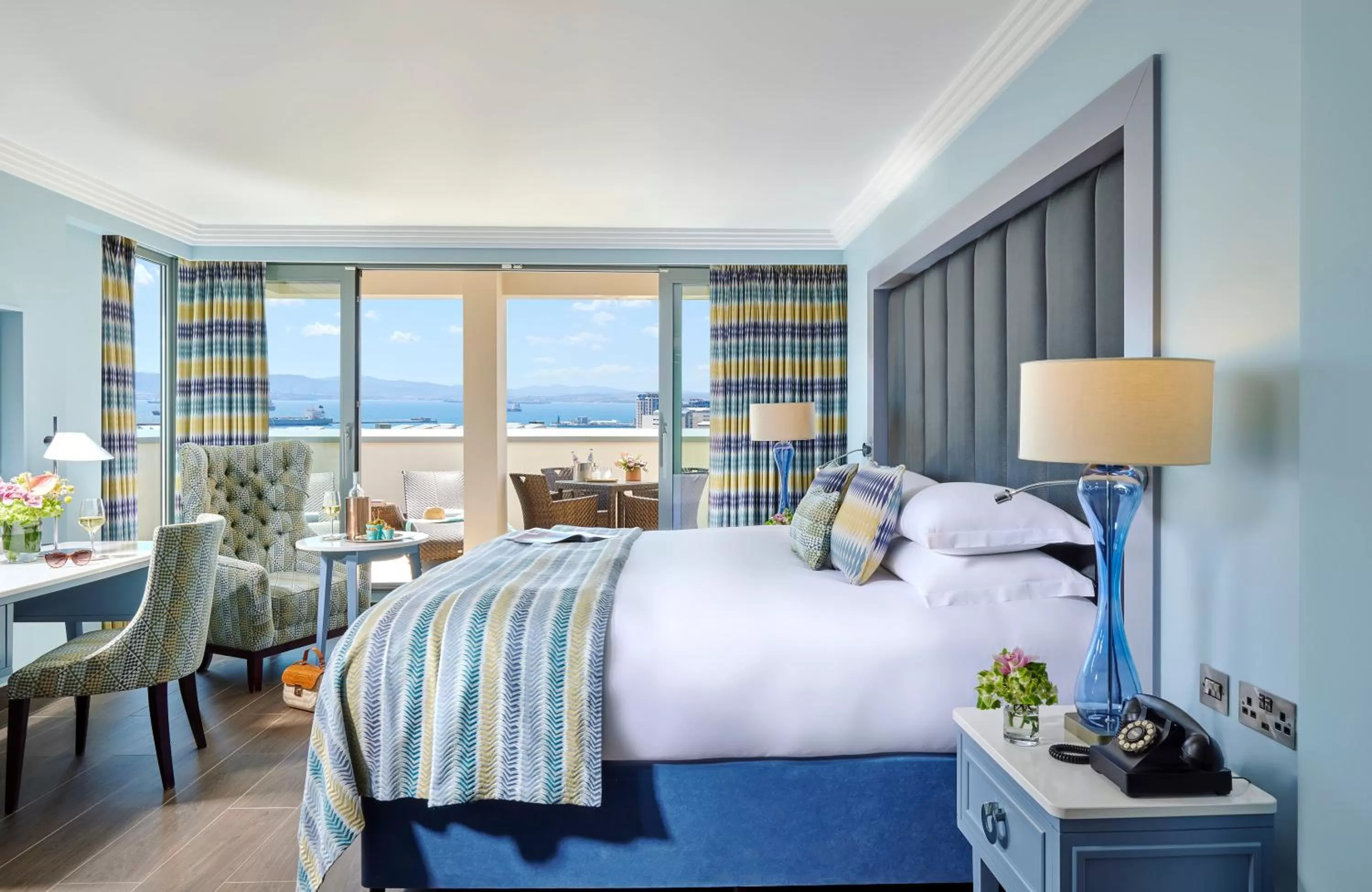 Bed in The Eliott Hotel