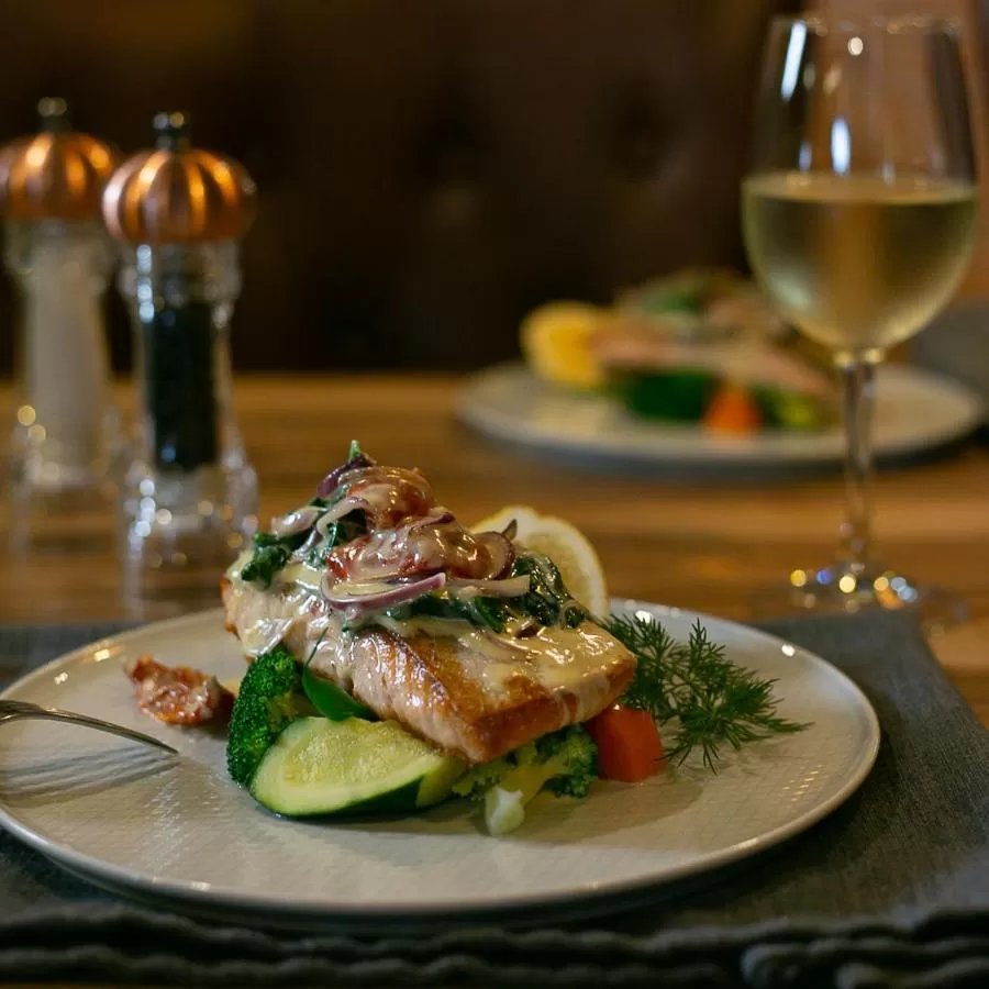 Restaurant/places to eat in The Crossing Motel