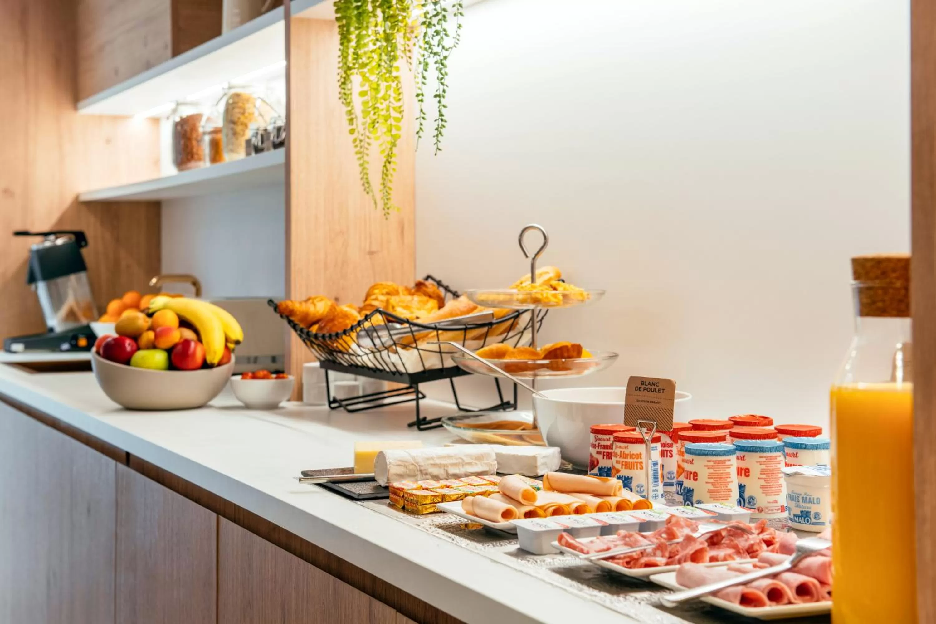 Food and drinks in Aparthotel Adagio Paris Opéra