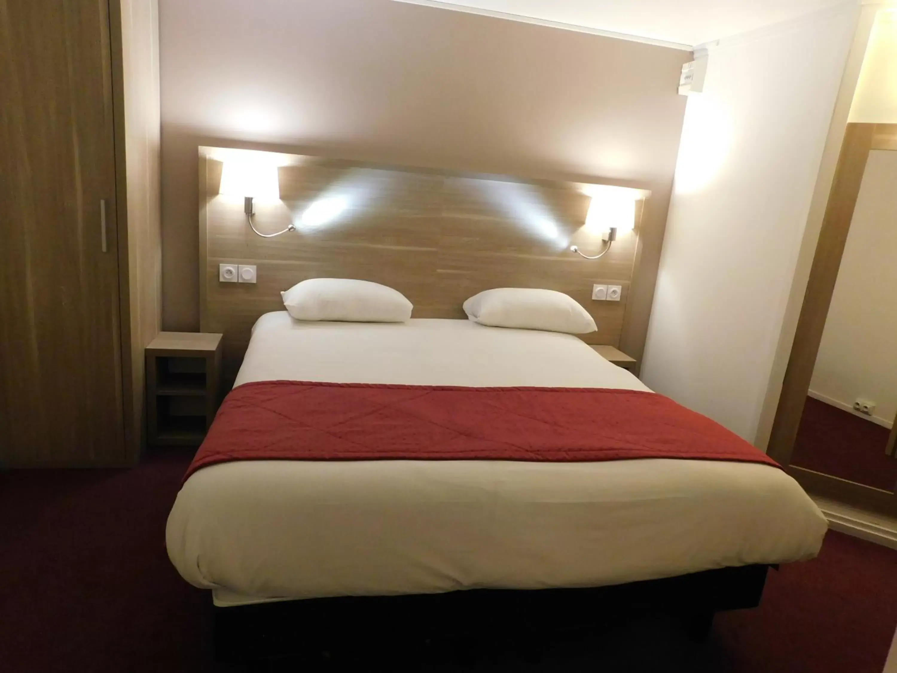 Bed in The Originals City, Hôtel Ambacia, Tours Sud