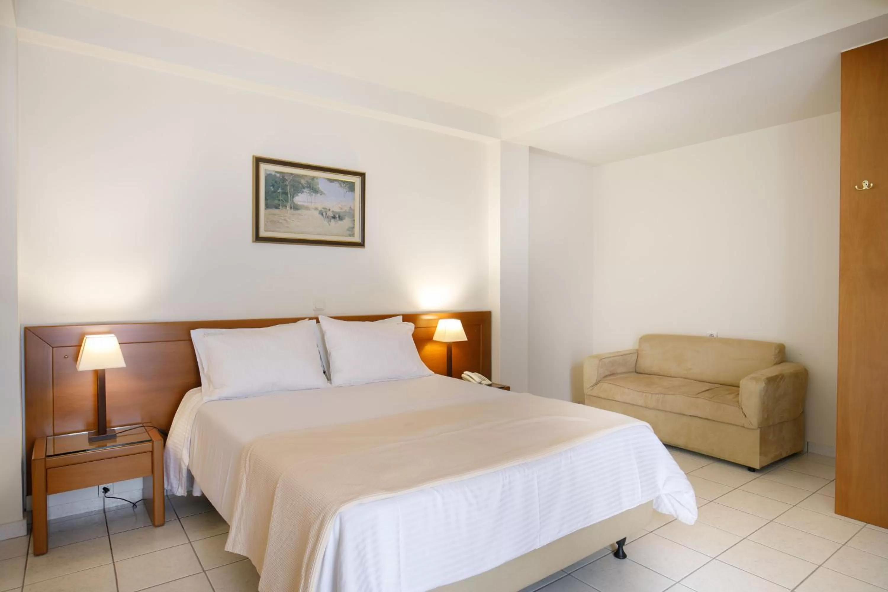 Bed in Hotel ΑΤΗΙΝΑ