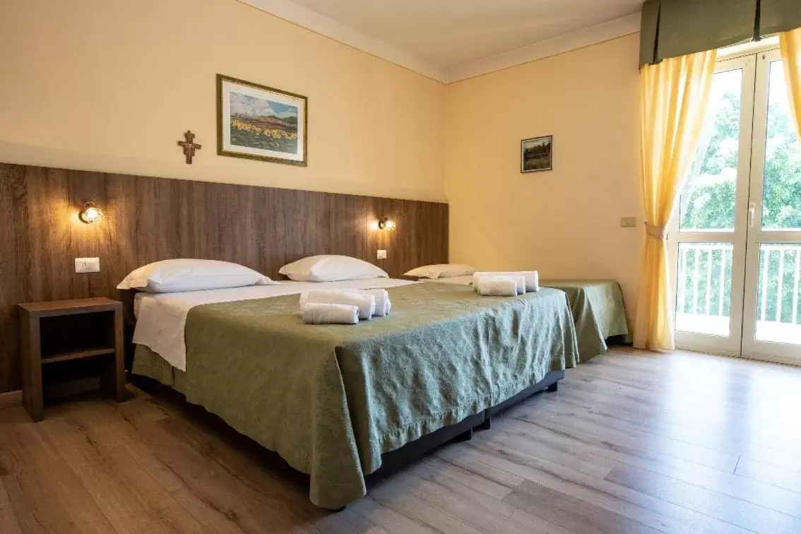 Bed in Hotel La Tavola Rotonda
