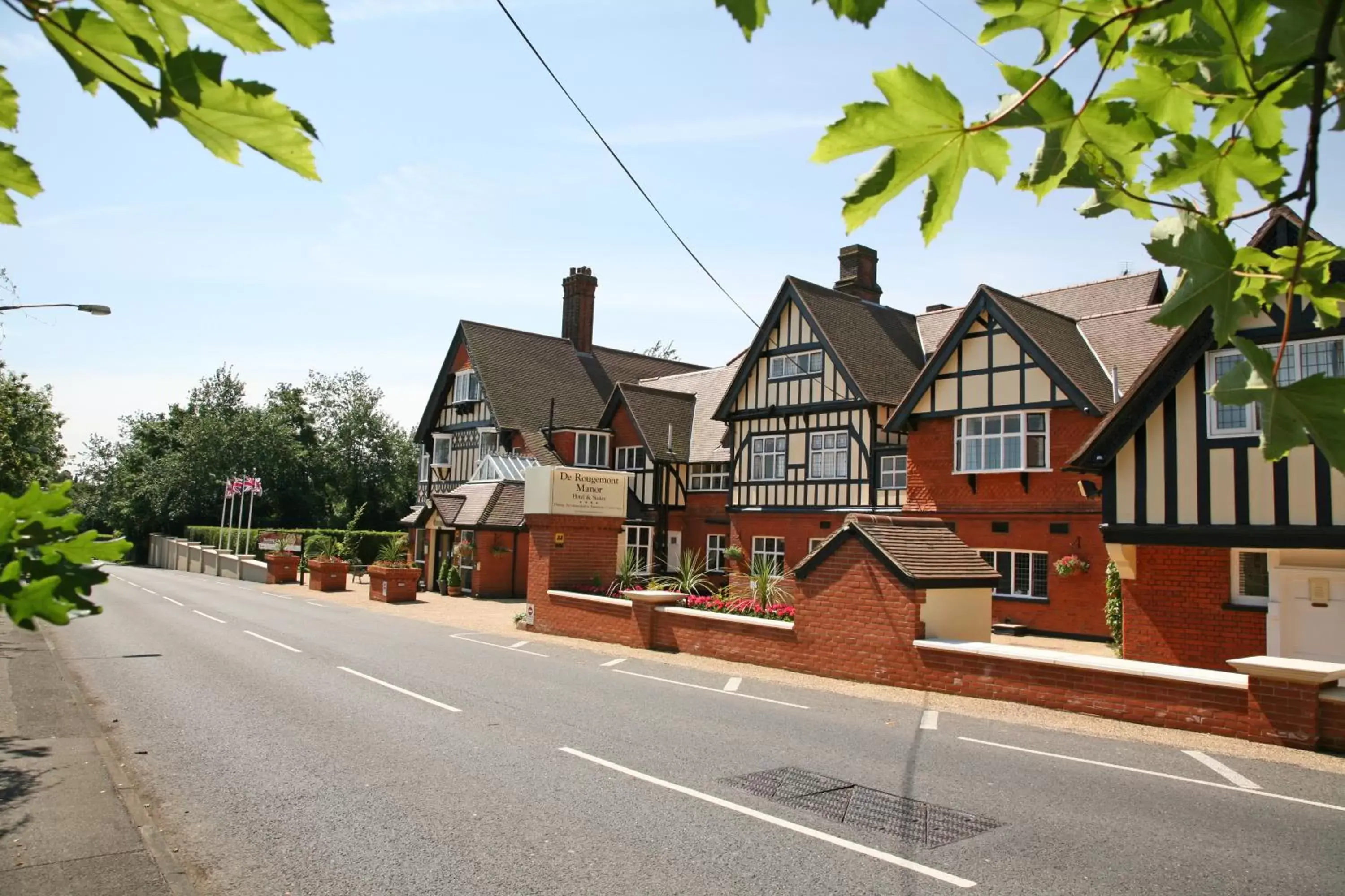 Property Building in De Rougemont Manor