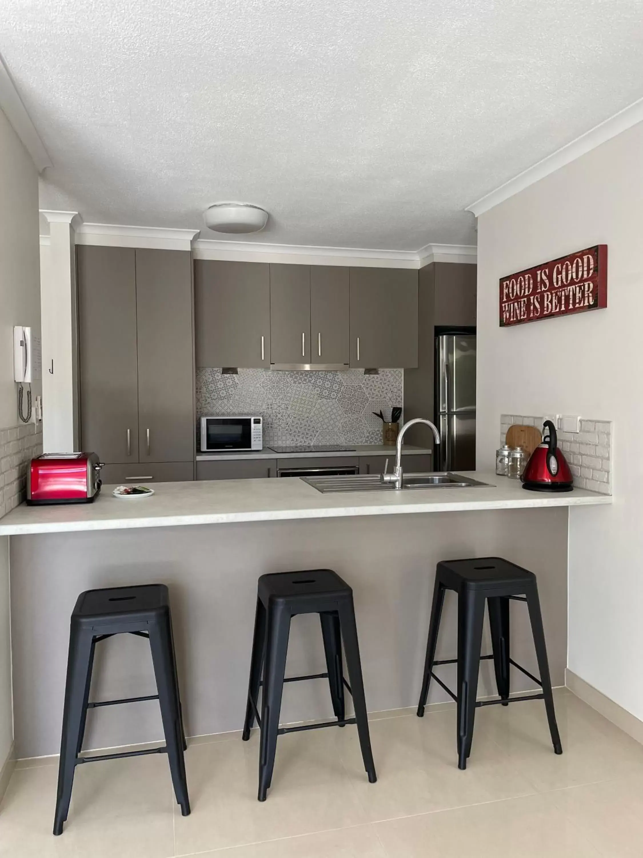 Kitchen/Kitchenette in Baronnet Apartments