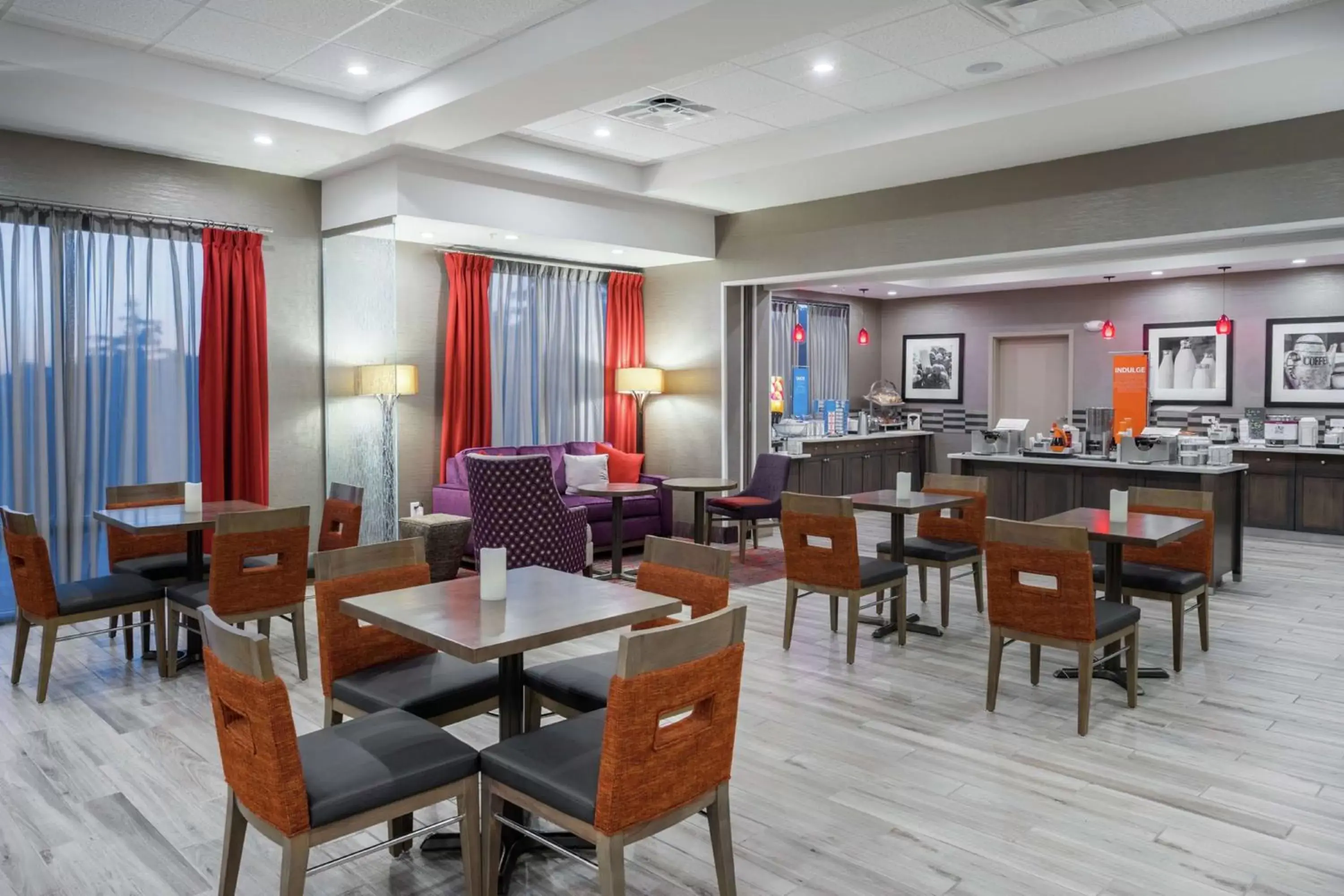 Dining area, Restaurant/Places to Eat in Hampton Inn by Hilton Oxford, ME