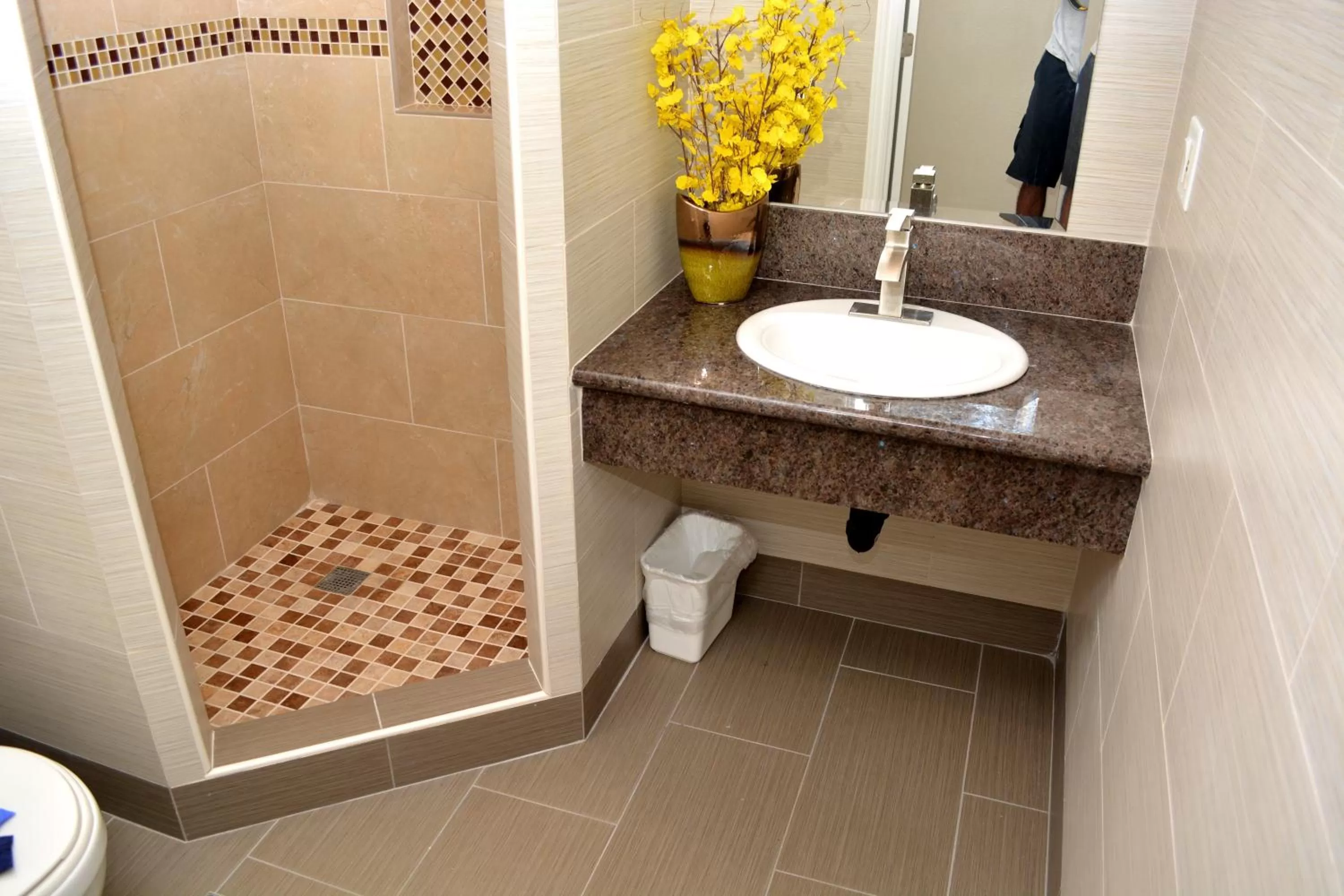 Bathroom in Crystal Lodge Motel