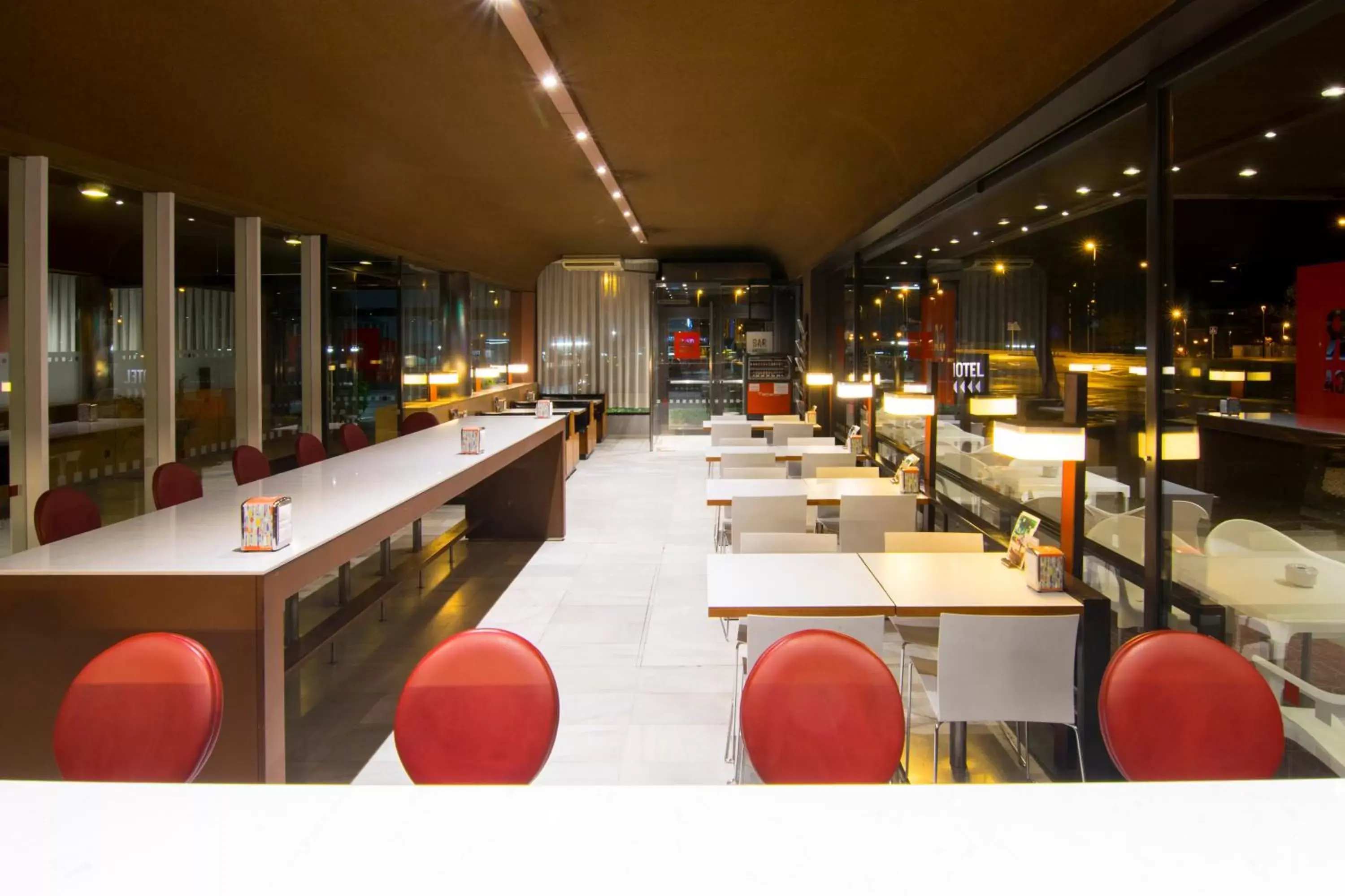 Lounge or bar, Restaurant/Places to Eat in Hotel America Igualada