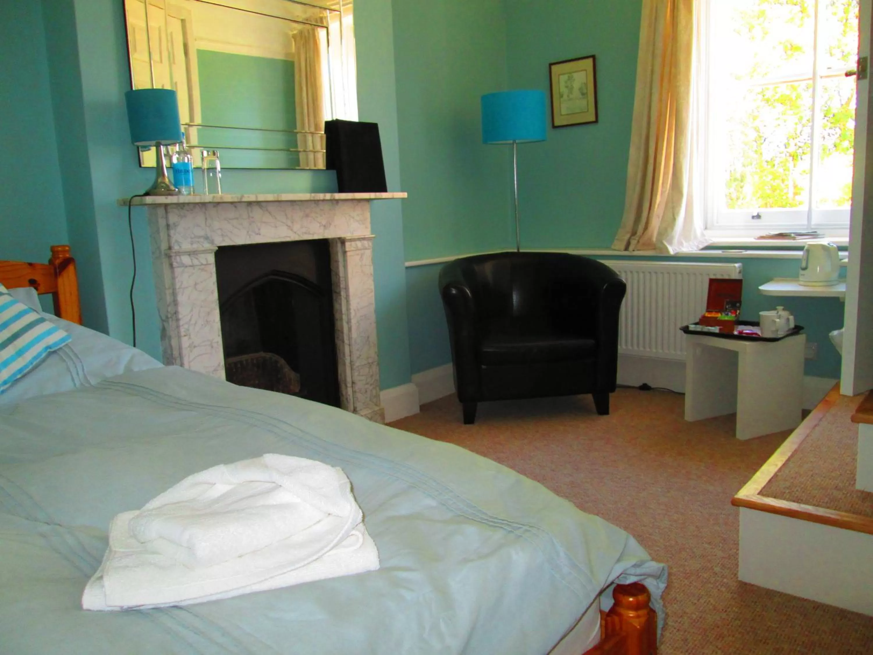 Shower, Bed in Weston Manor