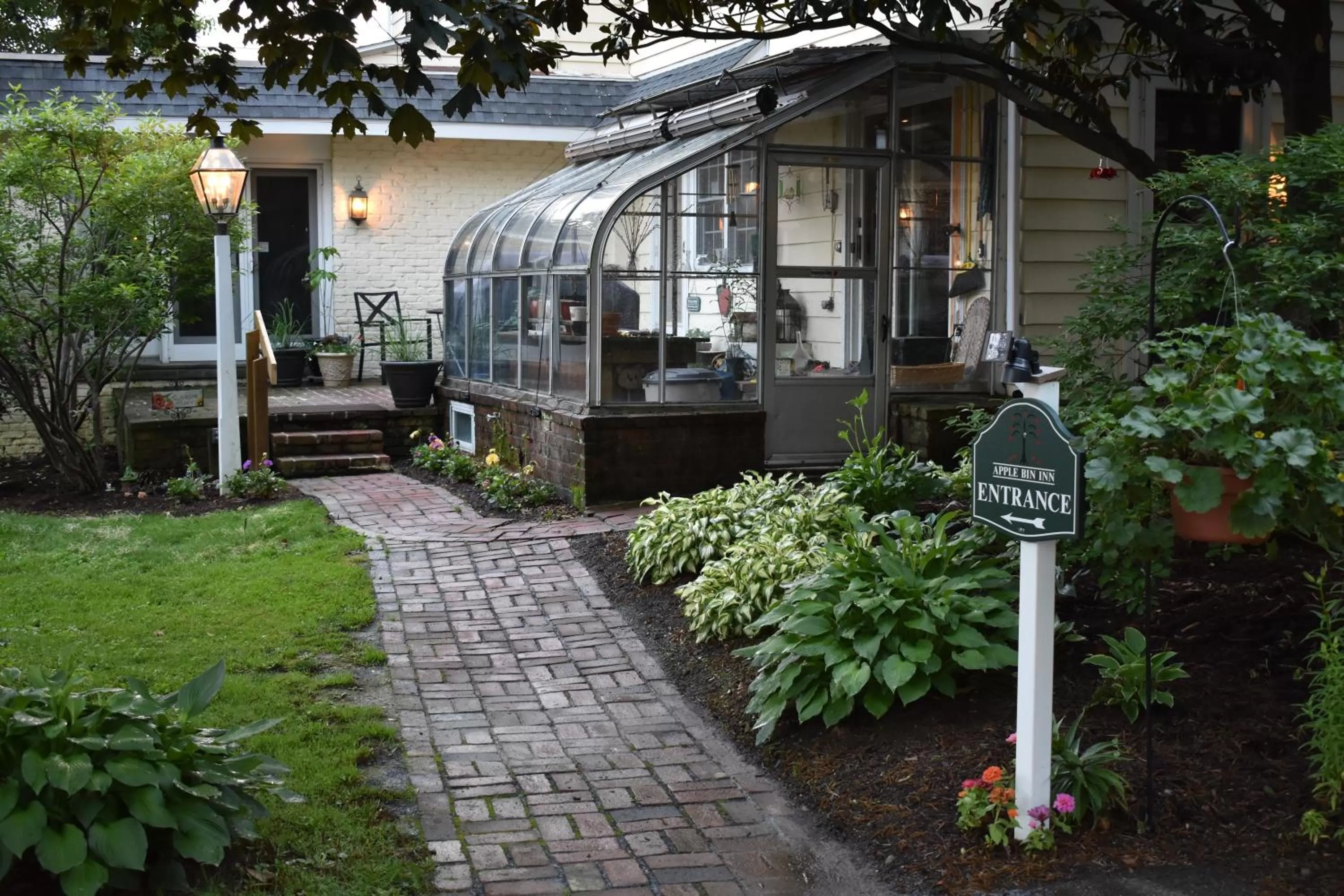 Property Building in Apple Bin Inn