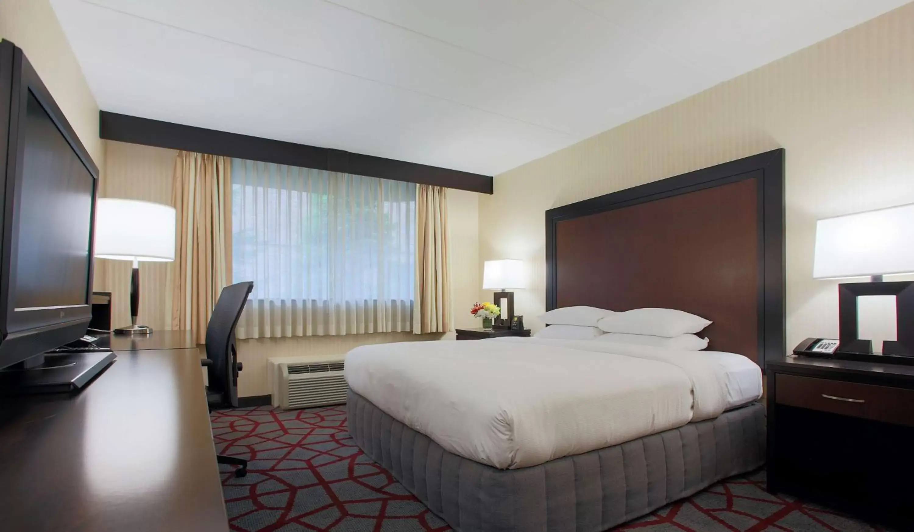 Bed in DoubleTree by Hilton Chicago/Alsip
