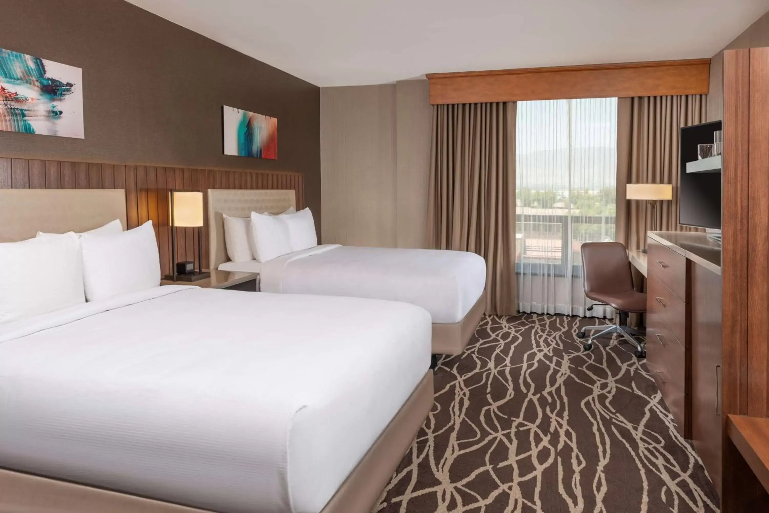 Bed in DoubleTree by Hilton San Bernardino