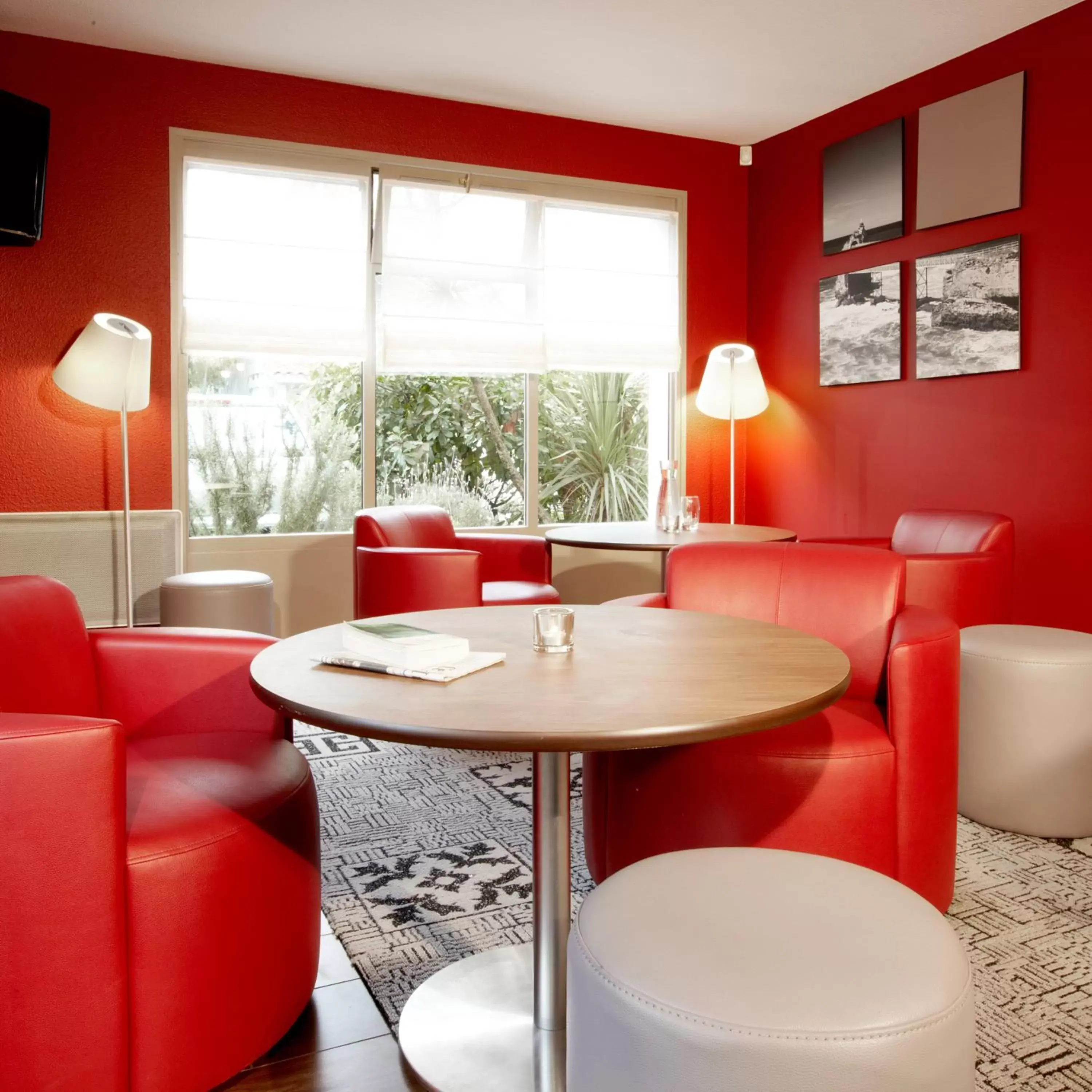 Lounge or bar, Seating Area in Campanile Biarritz