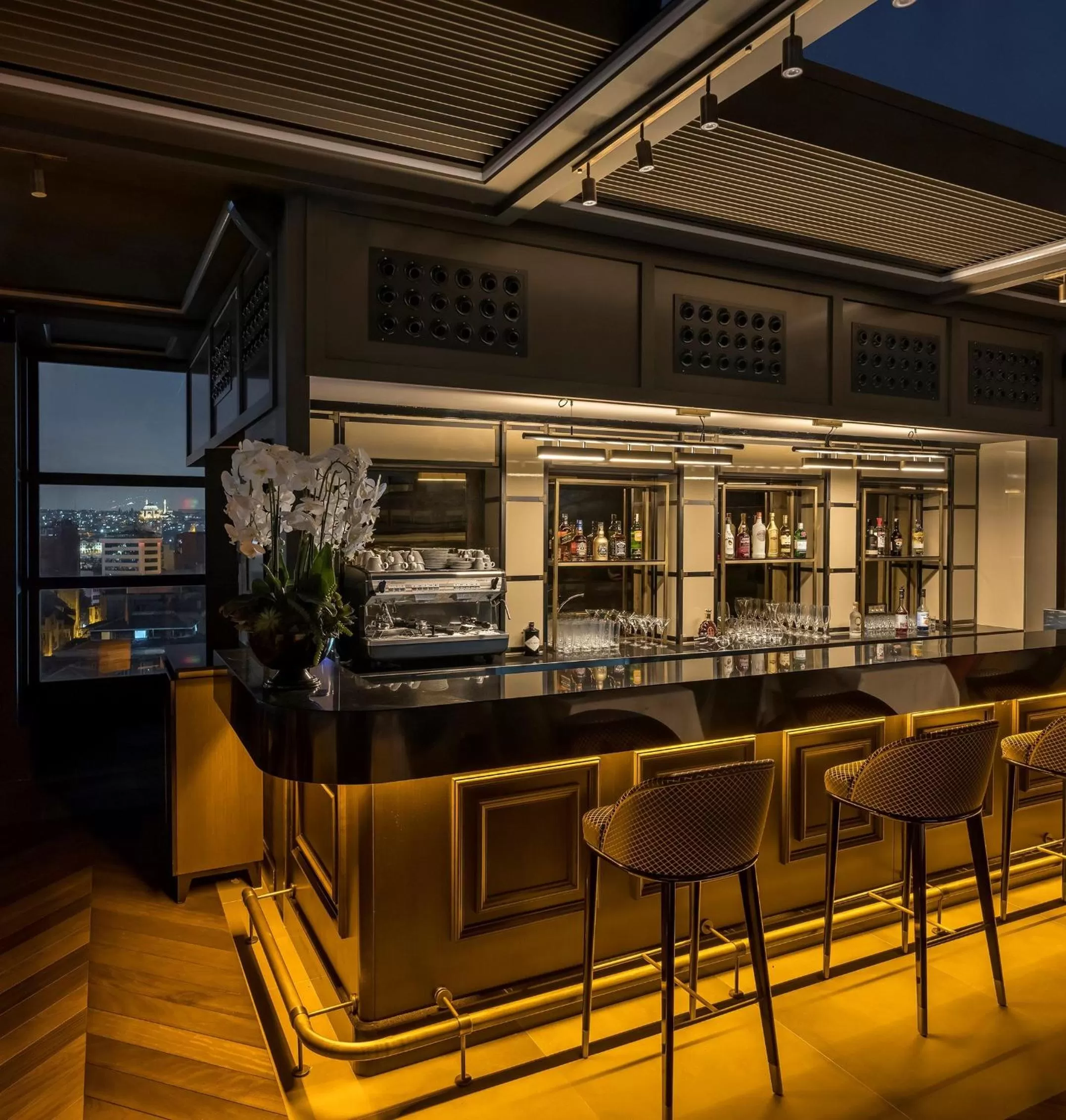 Restaurant/places to eat in Azzap Hotel Galata