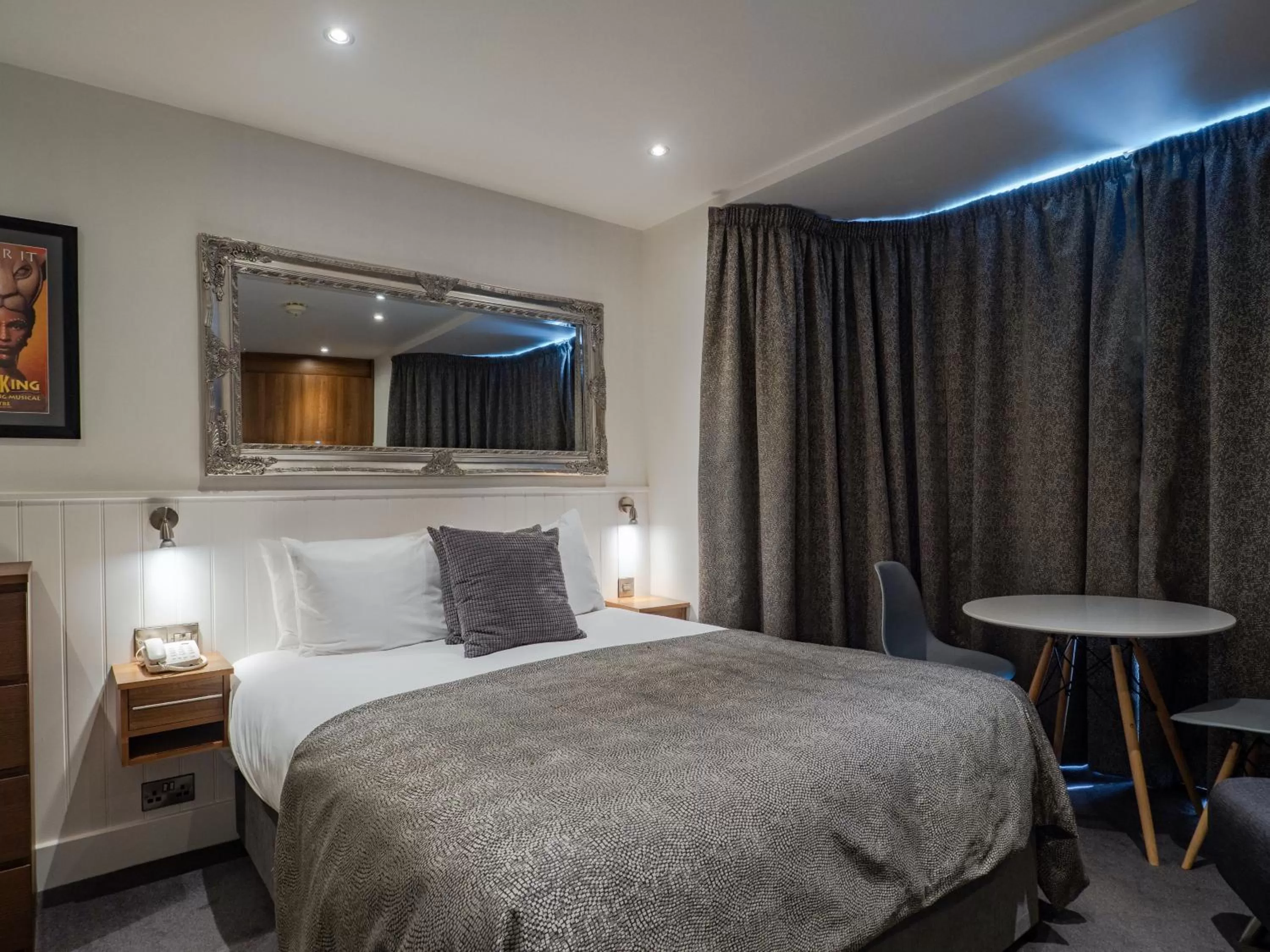 Bed in Carlton Hotel