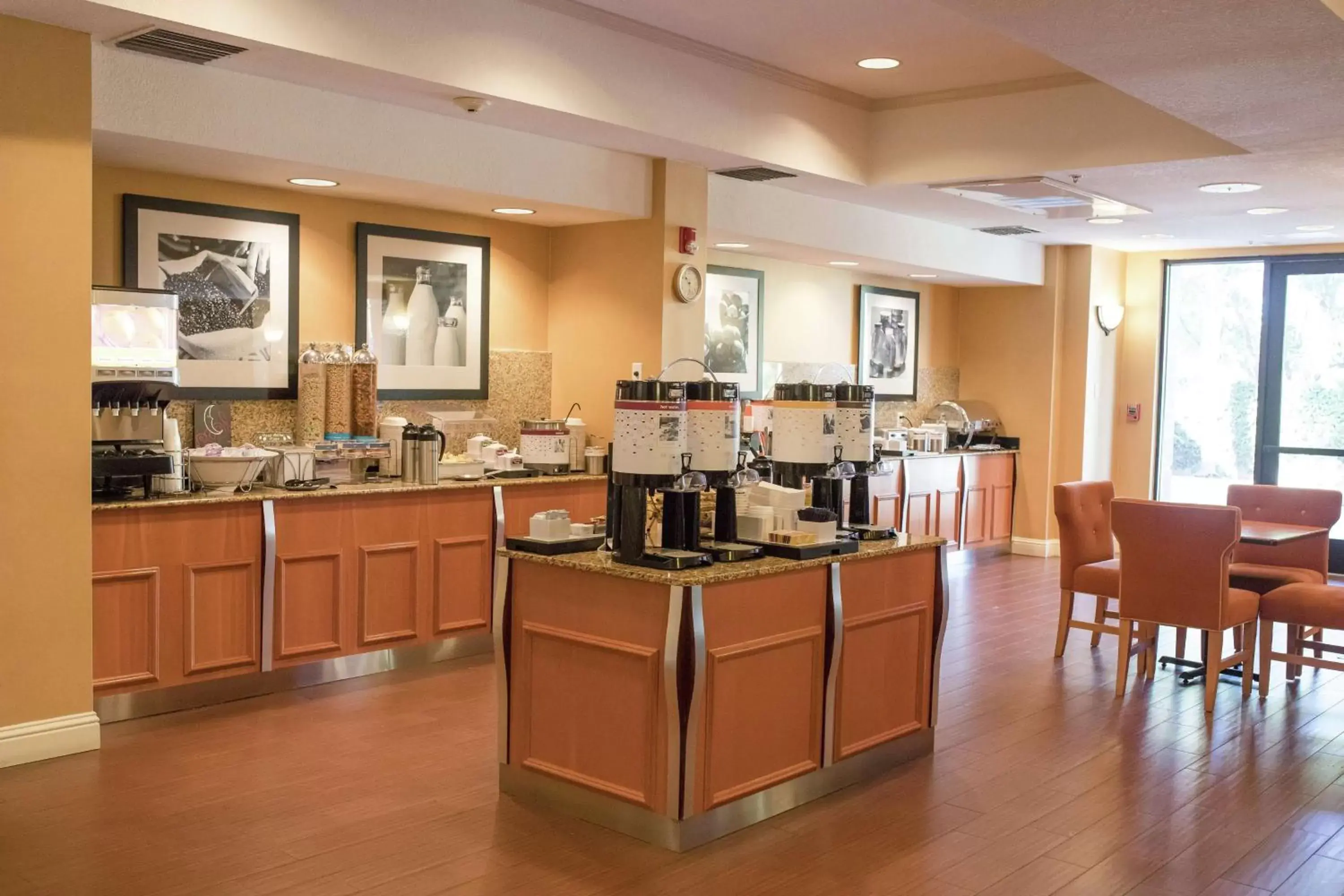 Breakfast, Restaurant/Places to Eat in Hampton Inn & Suites Lathrop