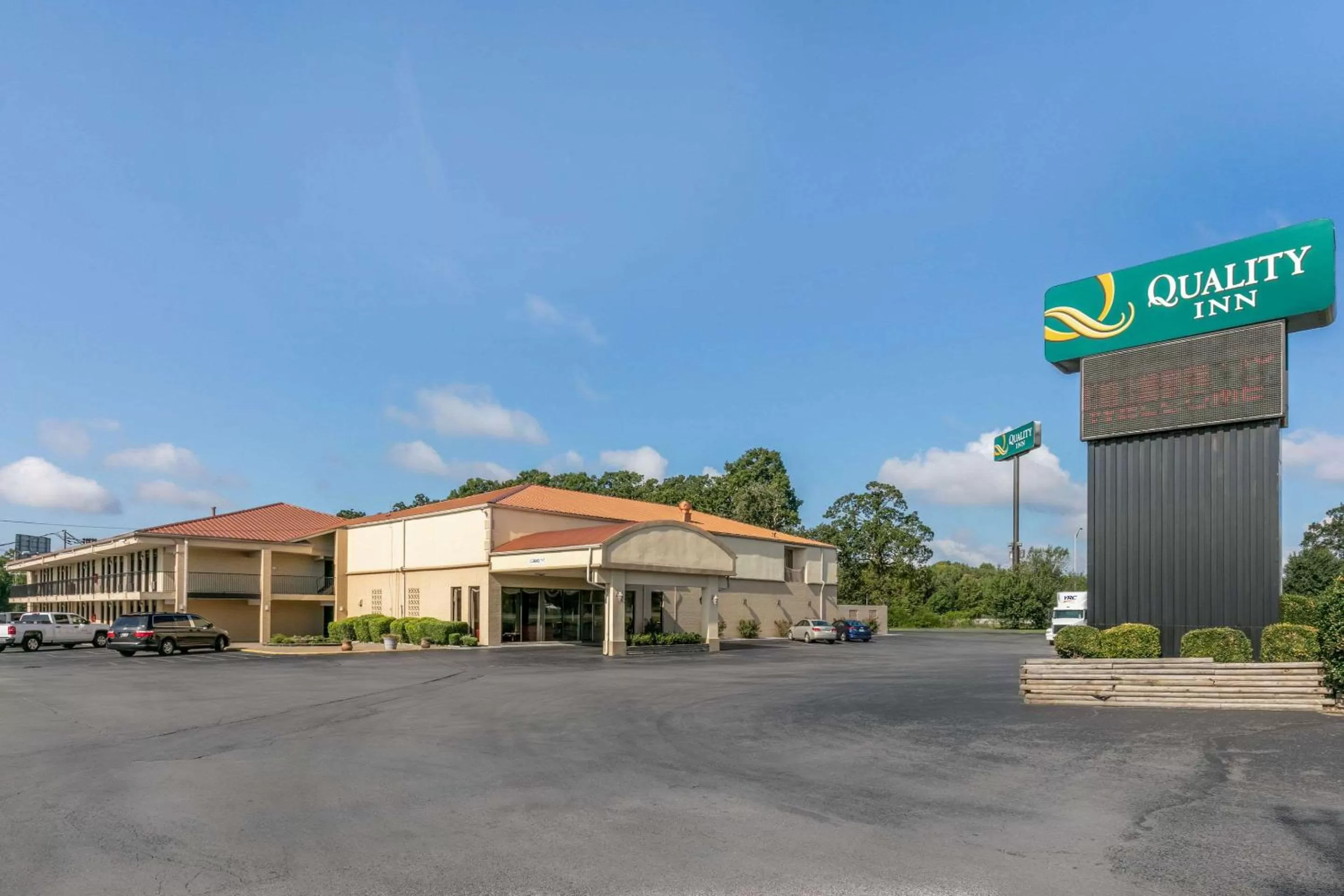Property building in Quality Inn Manchester near Arnold AFB
