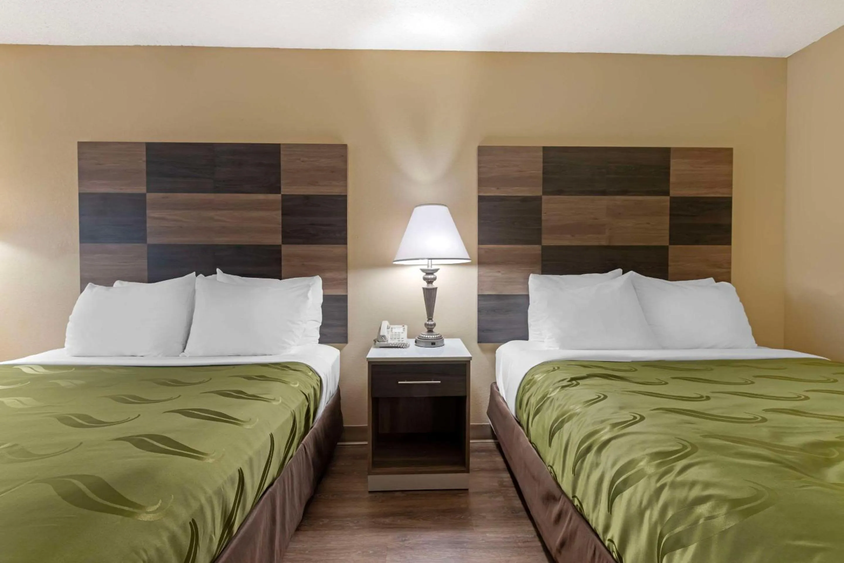 Bedroom, Bed in Quality Inn Bemidji