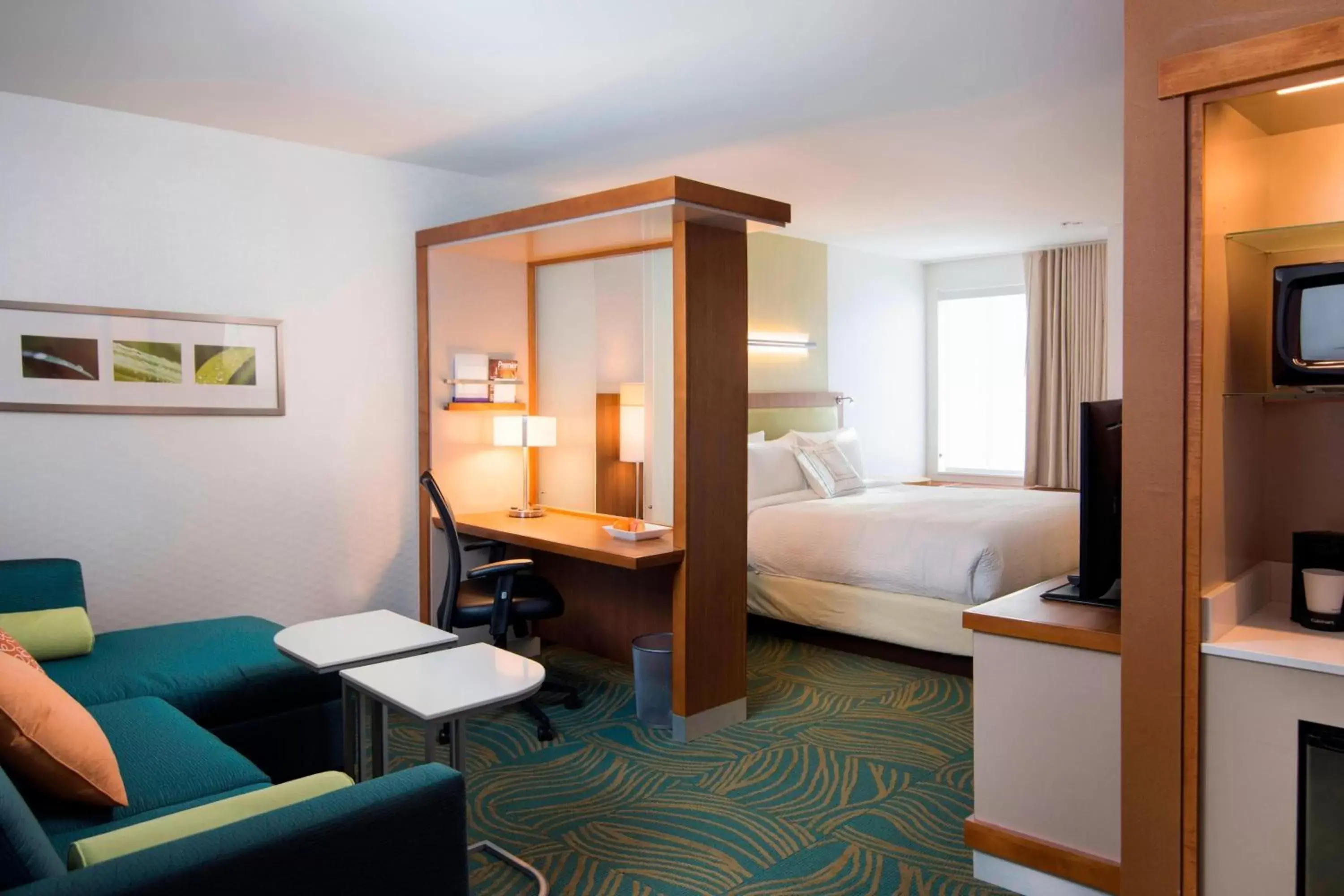 Living room, Bed in SpringHill Suites by Marriott Wisconsin Dells