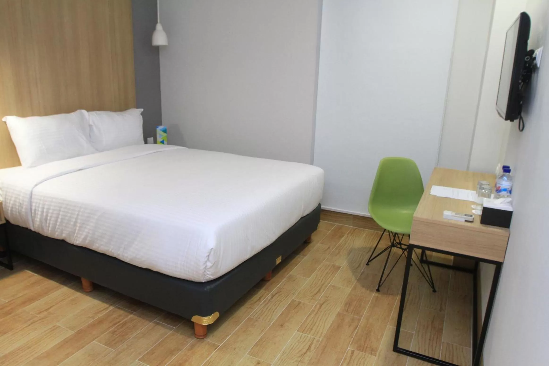 Photo of the whole room, Bed in Hotel Citradream Cirebon