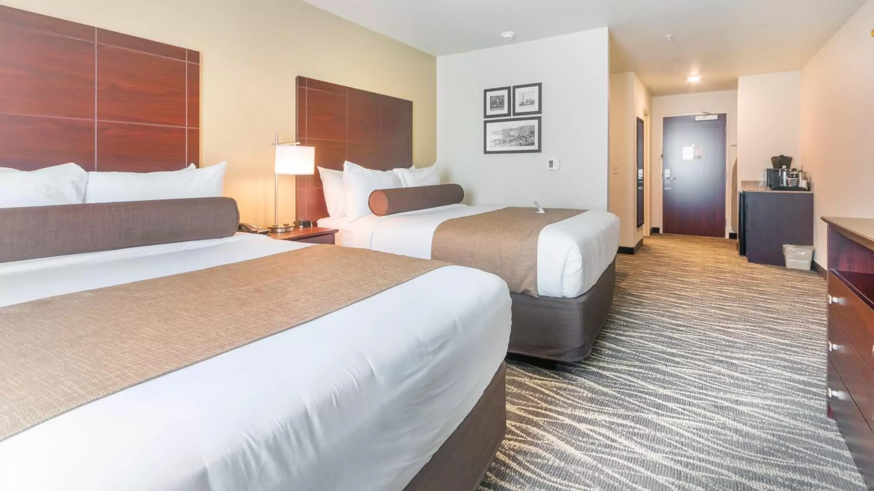 Bed in Cobblestone Hotel & Suites - Janesville Bed in Cobblestone Hotel & Suites - Janesville