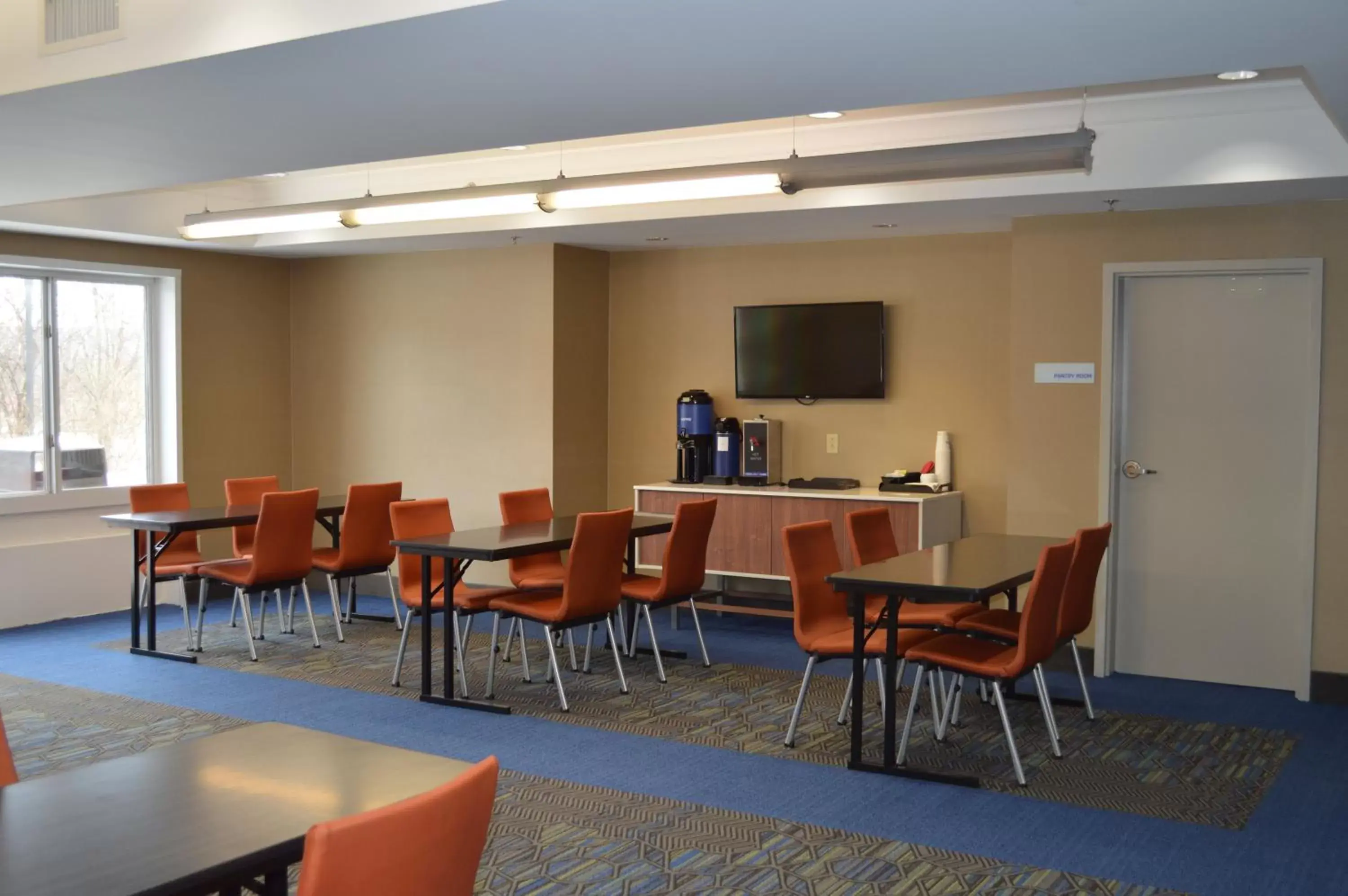 Meeting/conference room in Holiday Inn Express Hotel & Suites Binghamton University-Vestal, an IHG Hotel