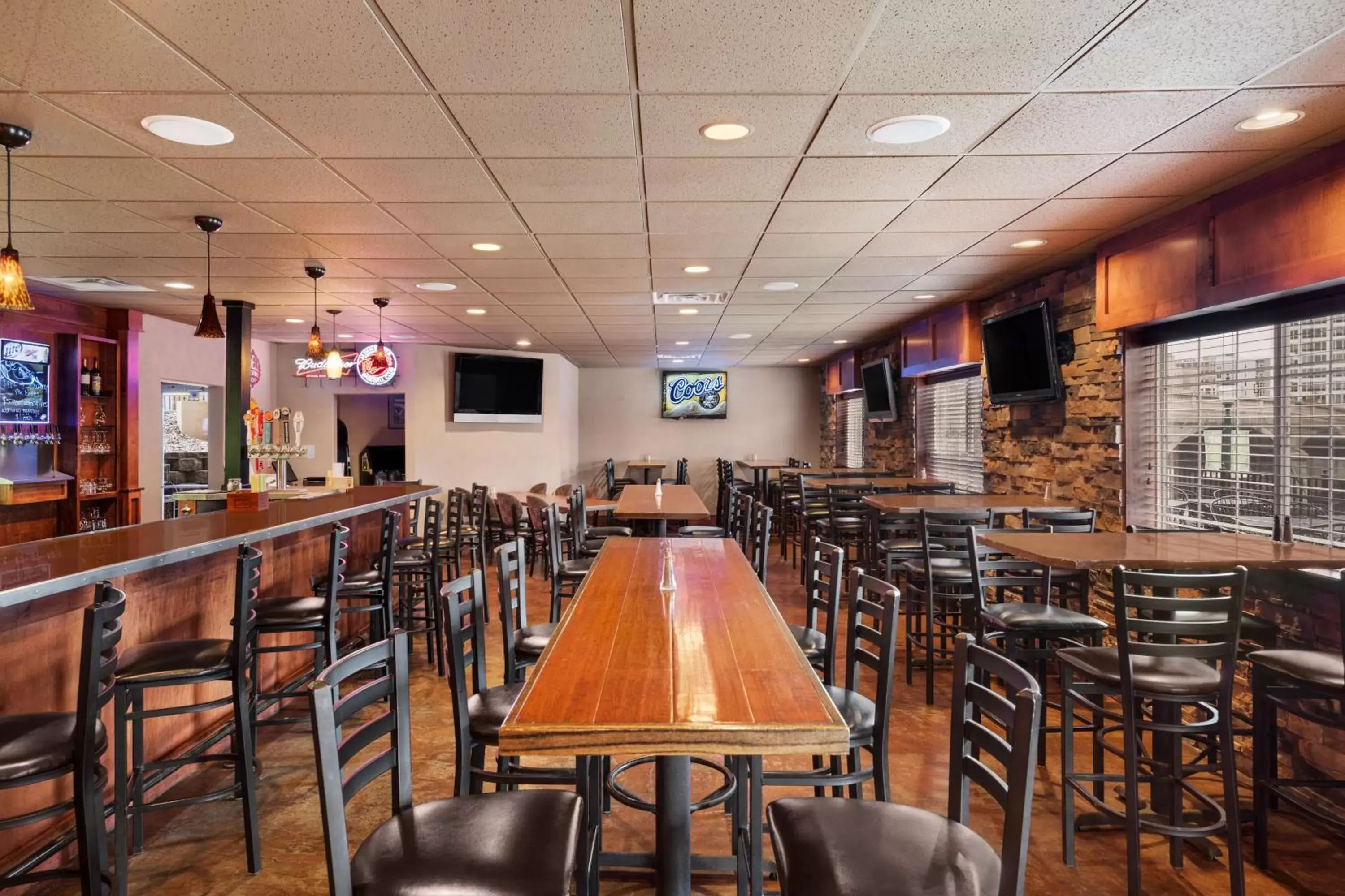 Lounge or bar, Restaurant/Places to Eat in Country Inn & Suites by Radisson, Sioux Falls, SD