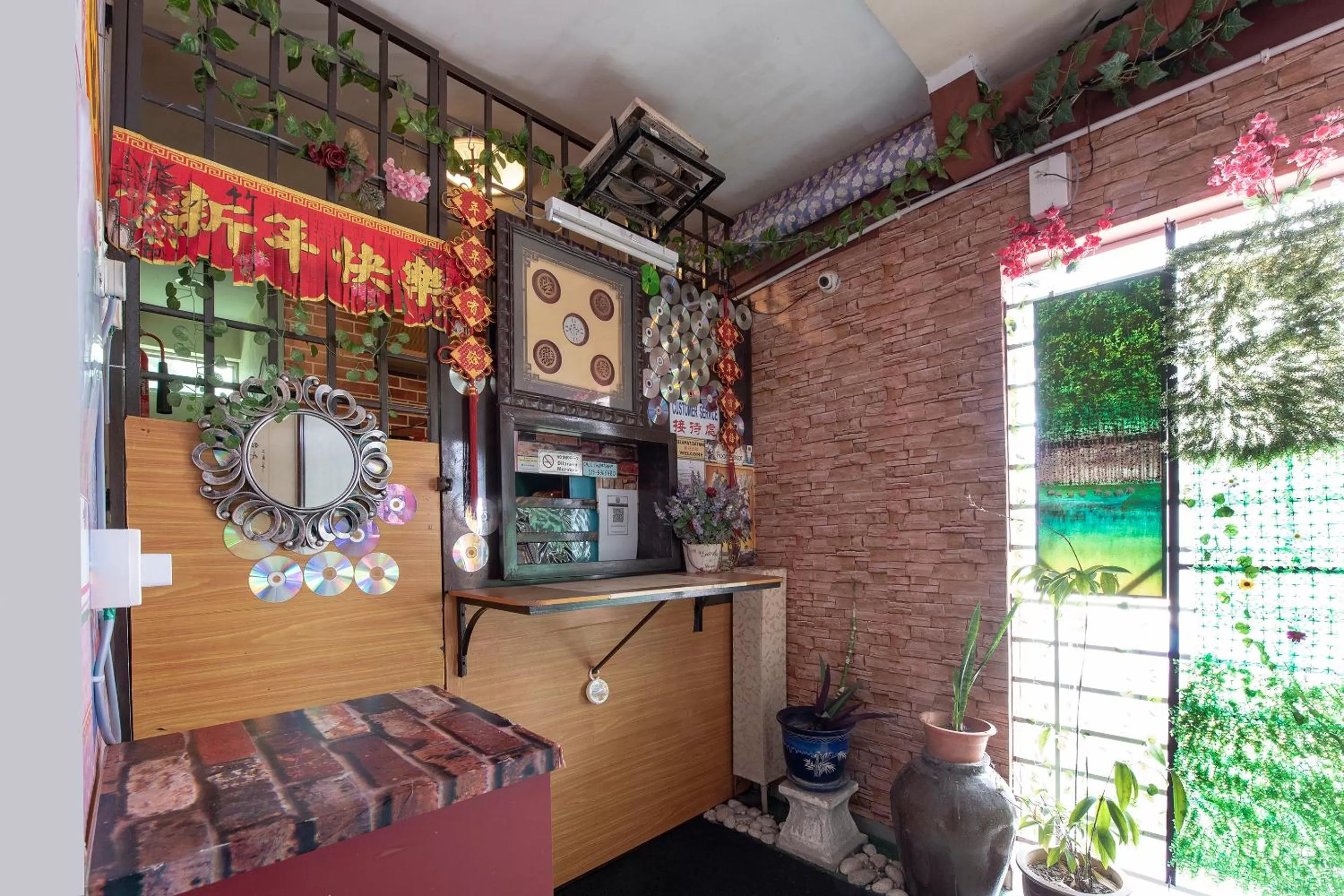 Lobby or reception in SPOT ON 90305 Hen Hen Hotel