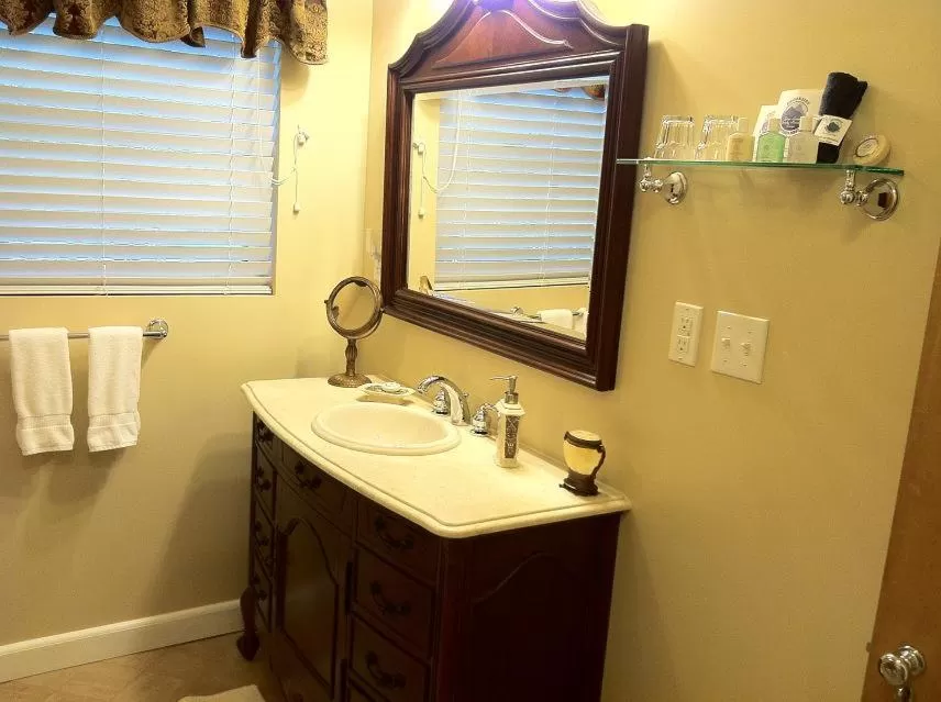 Bathroom in Brookside Mountain Mist Inn