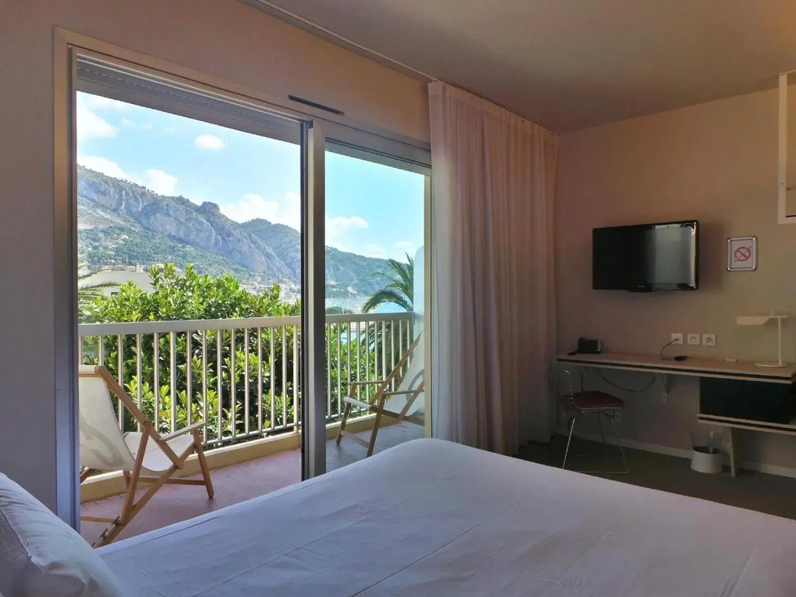 Photo of the whole room, Mountain View in Hotel Palm Garavan