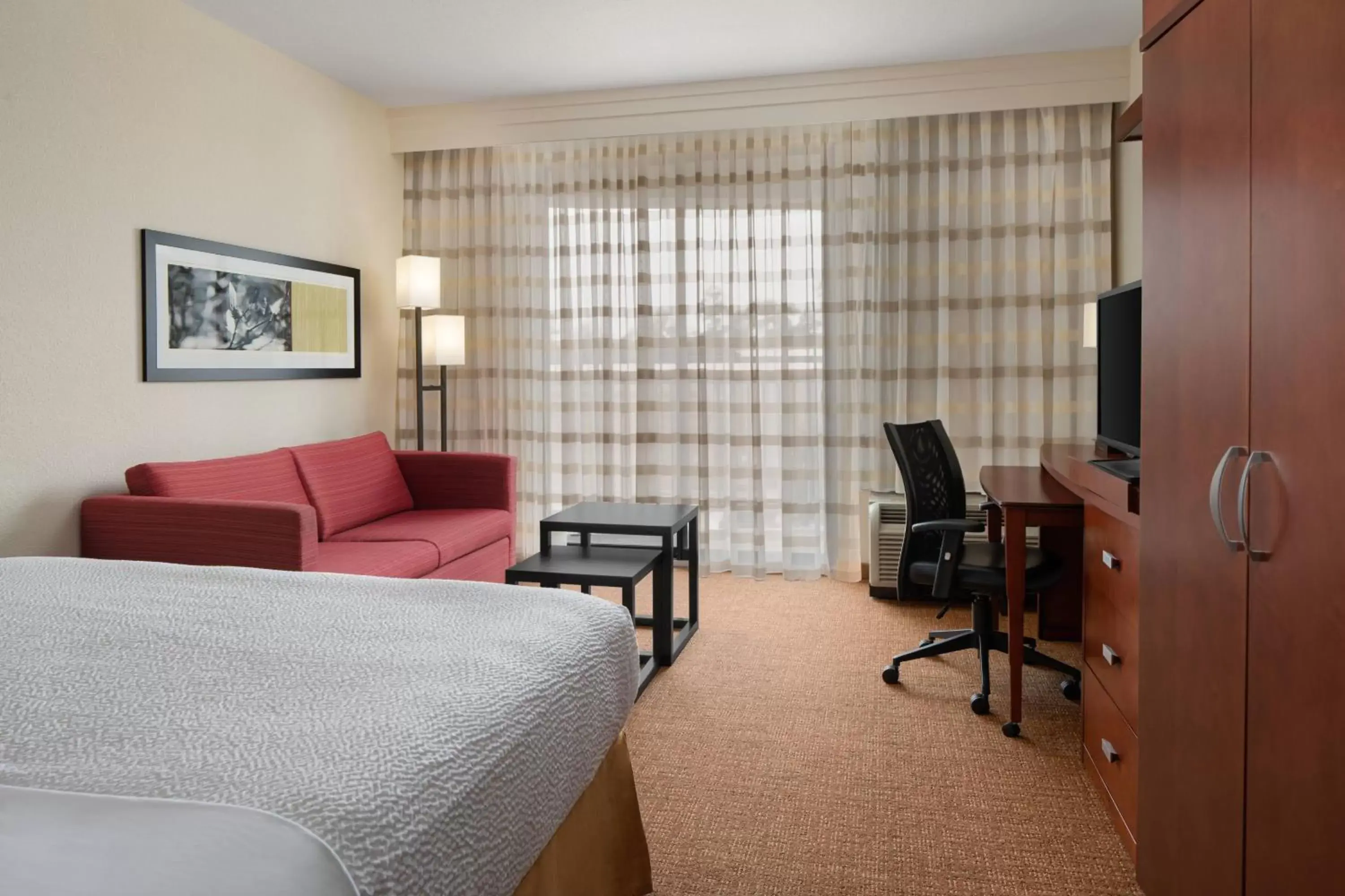 Bedroom, Seating Area in Courtyard By Marriott Houston Kingwood