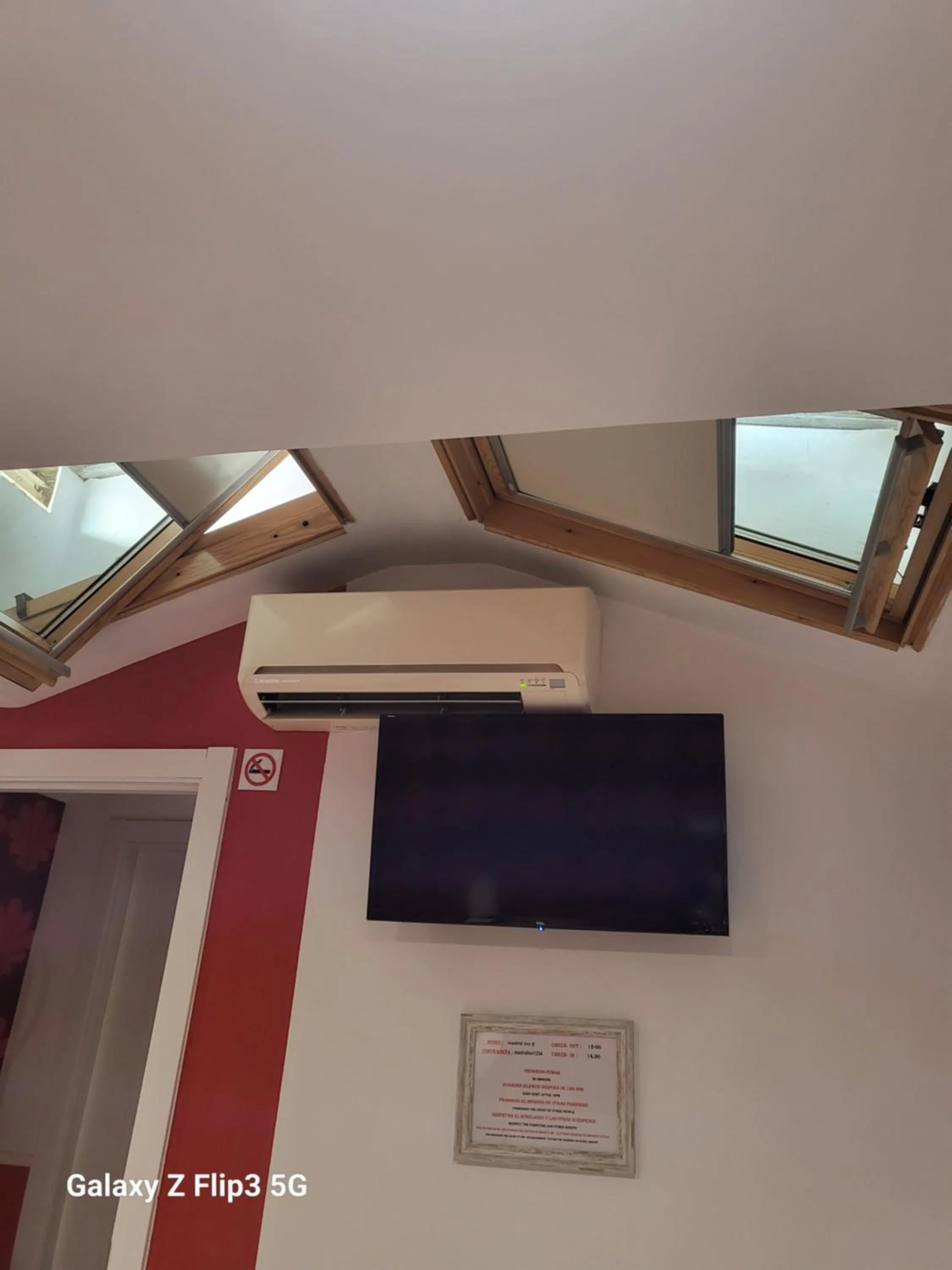 TV and multimedia in Hostal Inn Madrid