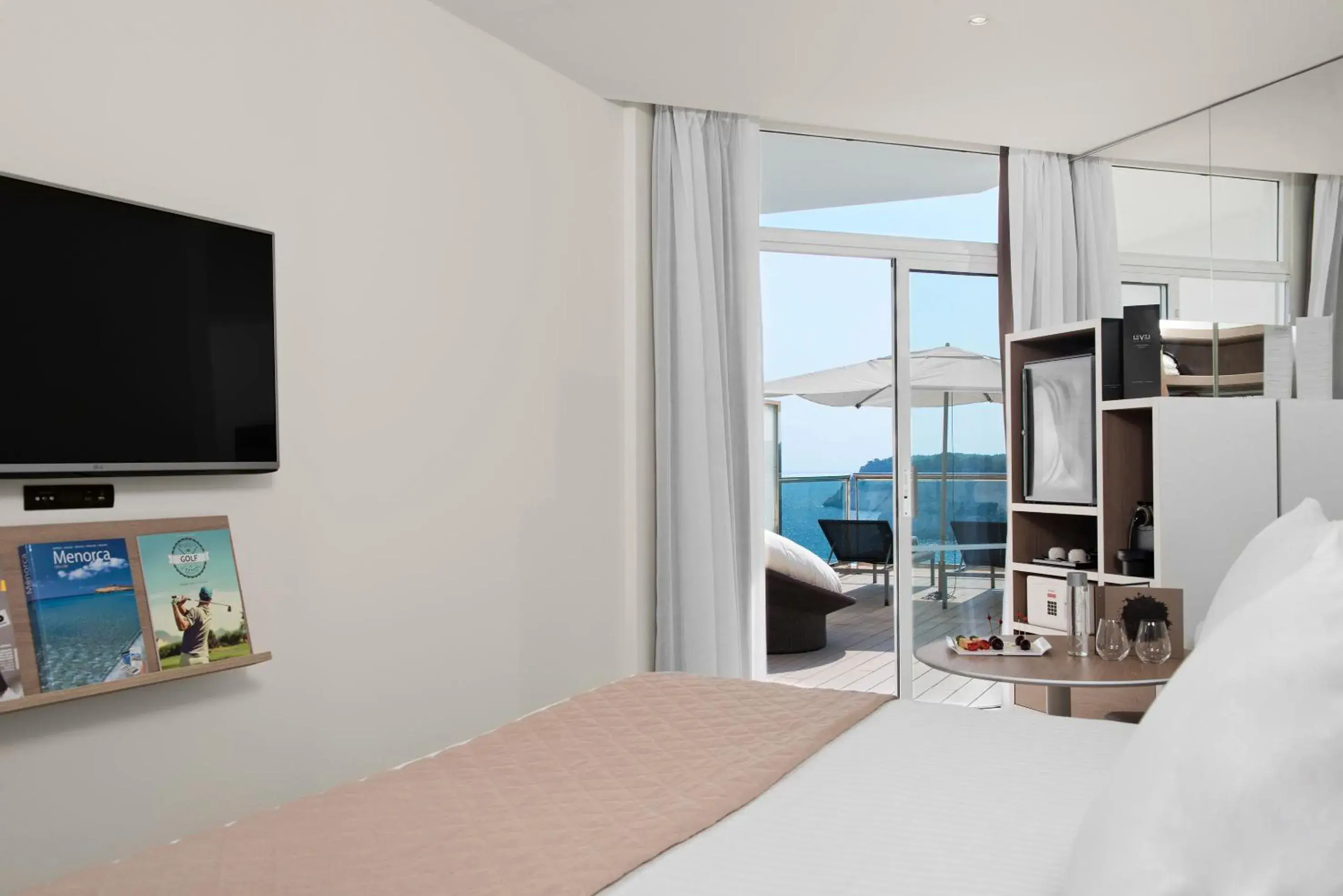 Bed, TV/Entertainment Center in Meliá Cala Galdana