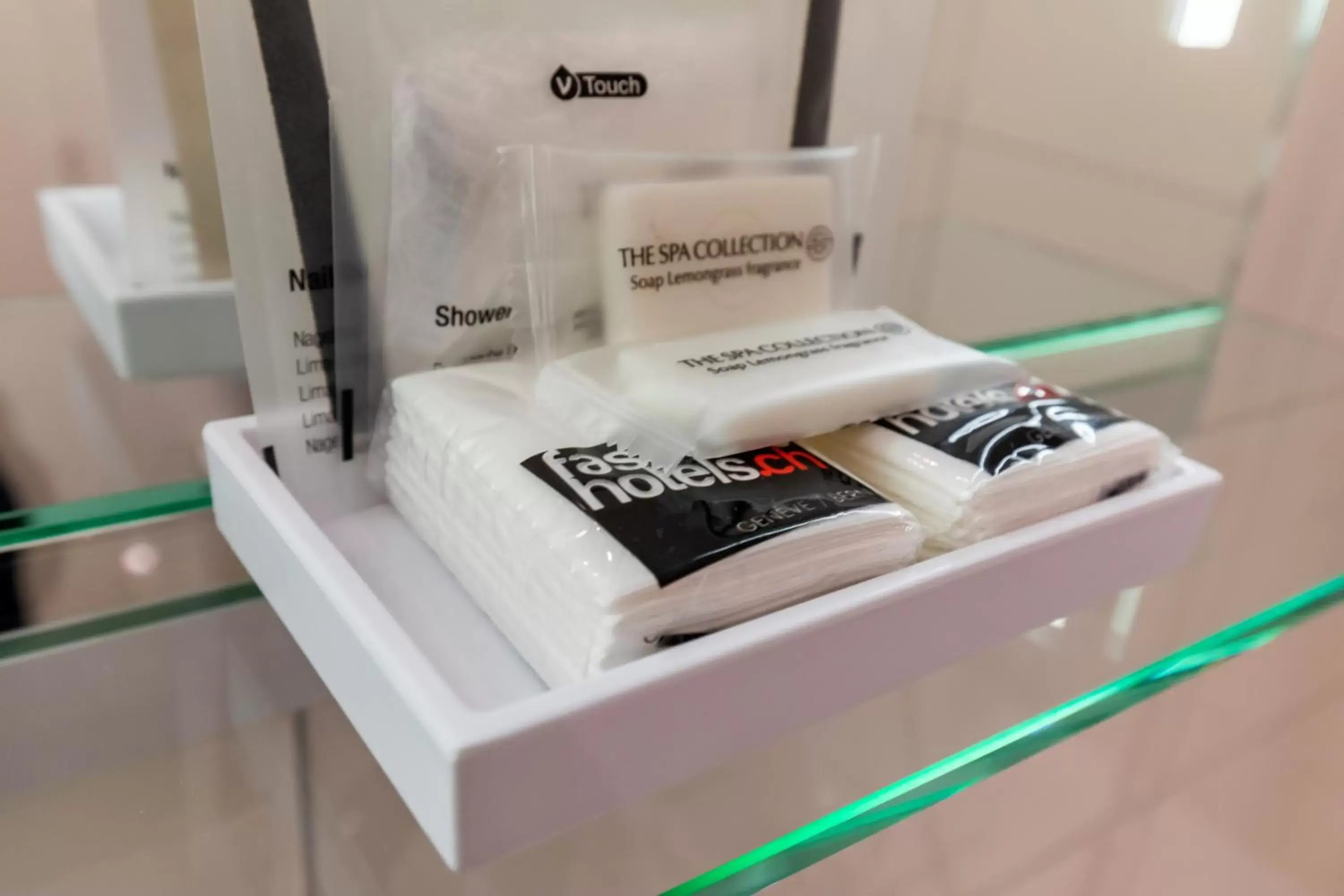 Bathroom in Hôtel Les Nations Bathroom in Hôtel Les Nations