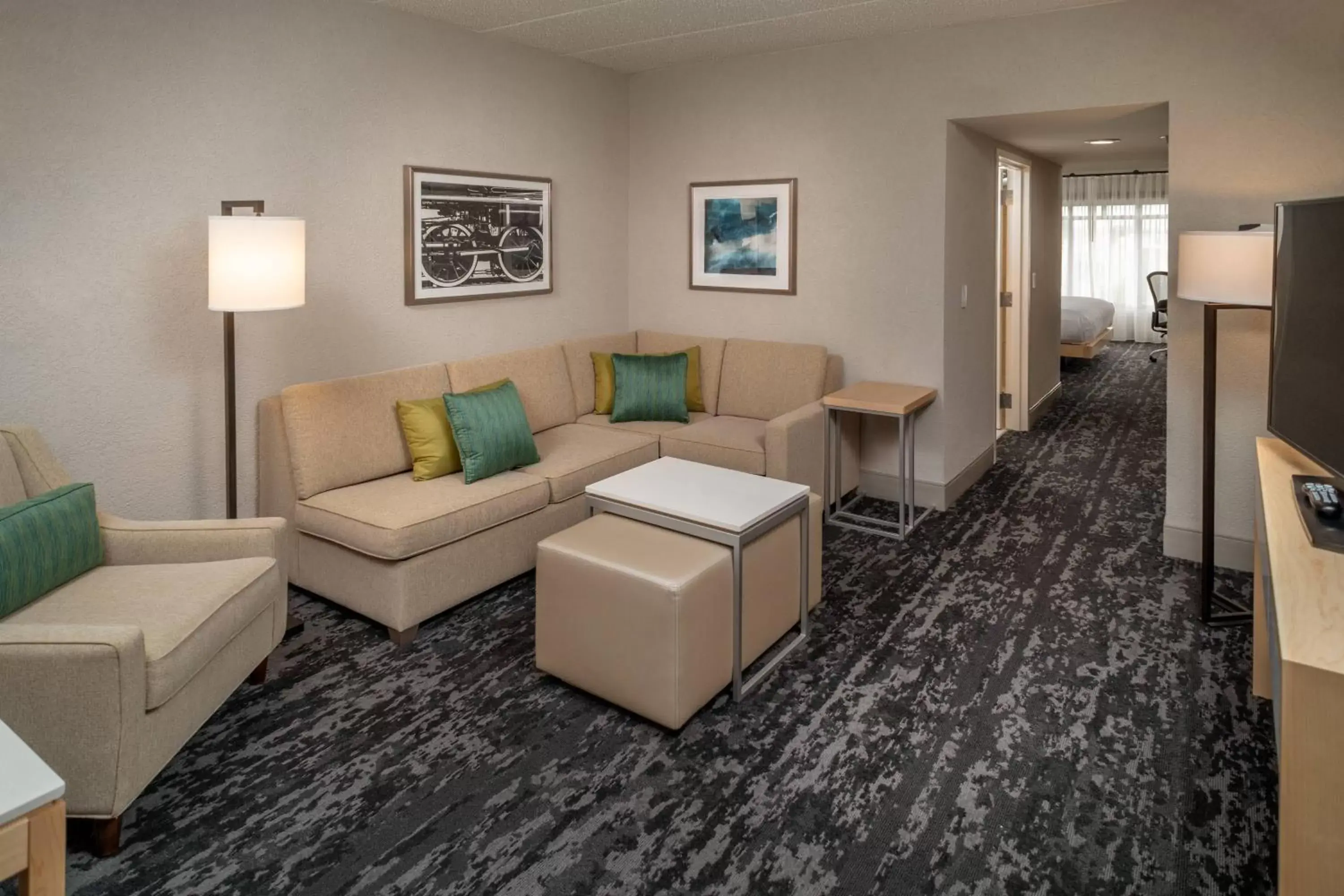 Living room, Seating Area in Delta Hotels Huntington Downtown