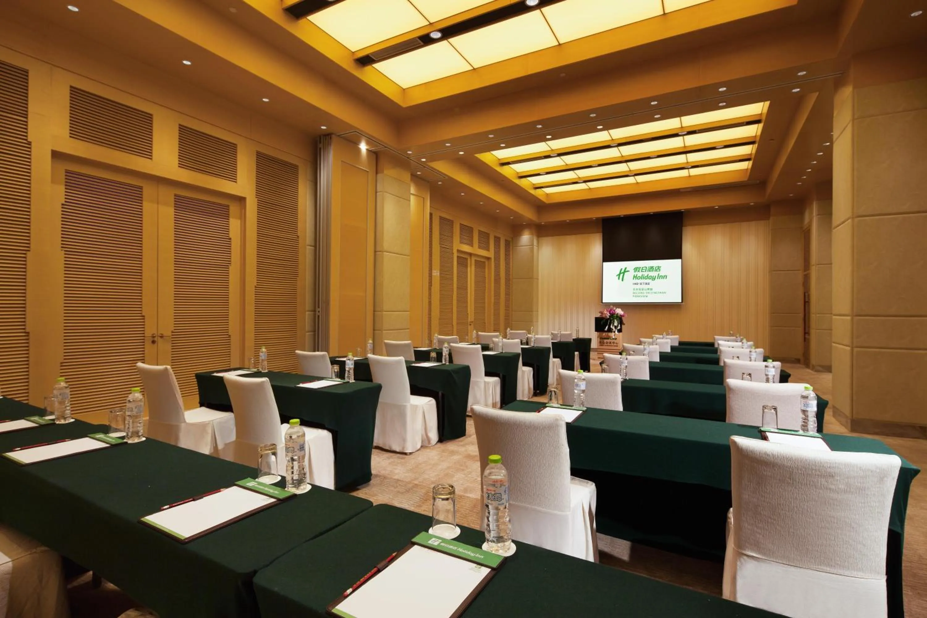 Meeting/conference room in Holiday Inn Beijing Shijingshan Parkview by IHG