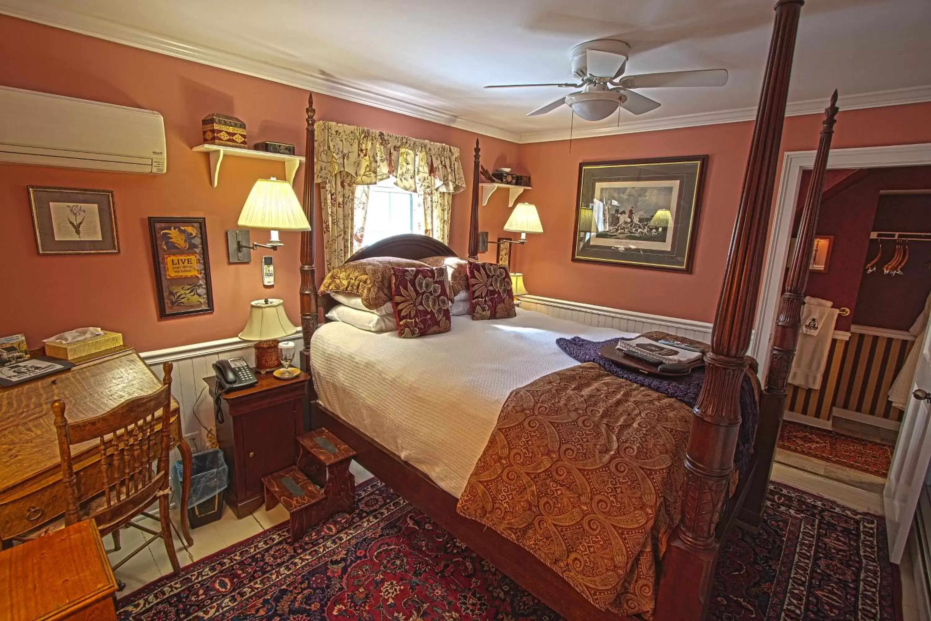 Queen Room in Phineas Swann Inn & Spa