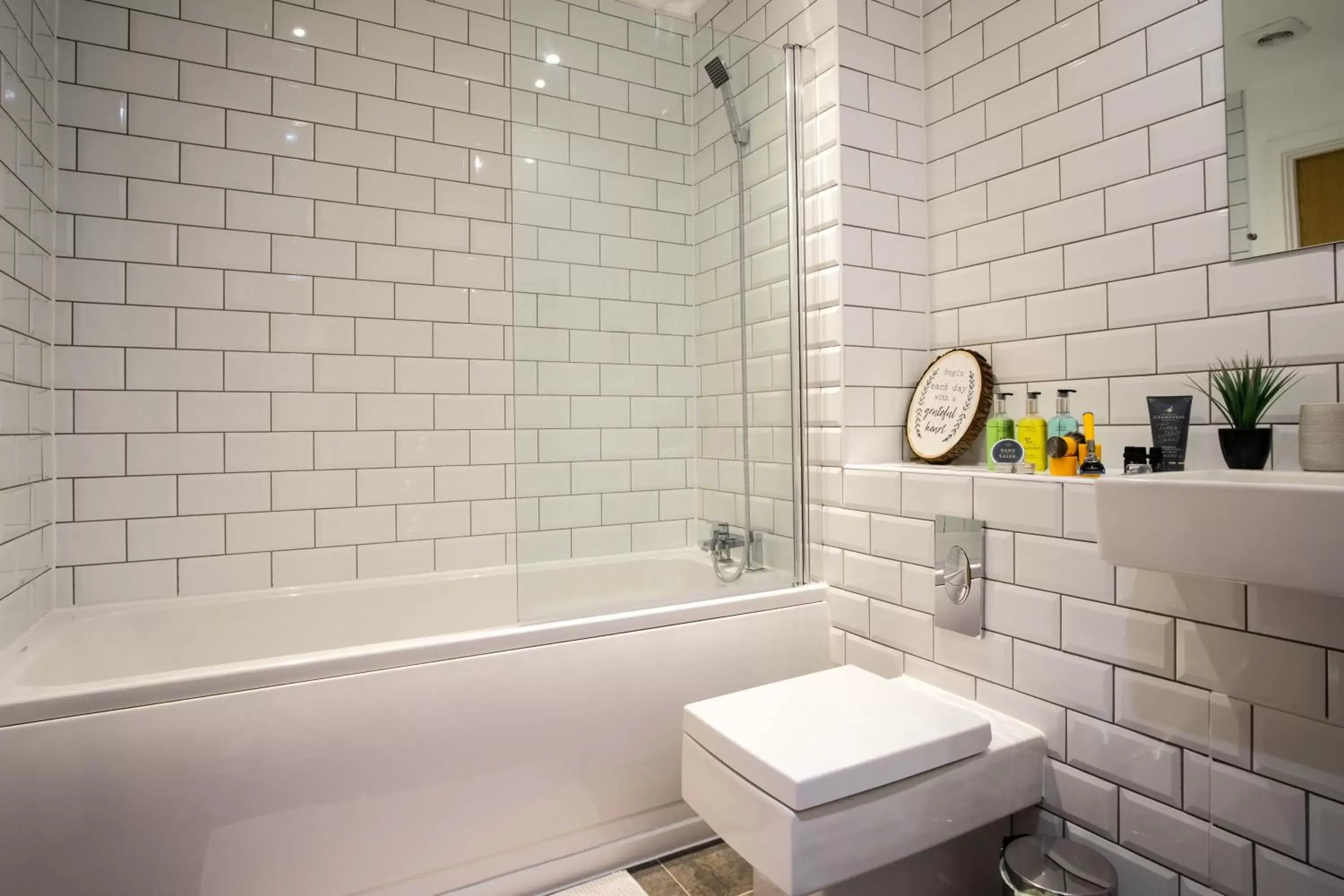 Shower, Bathroom in Onyx O2 Arena Brindley Place Broad Street Large Spacious Apartment
