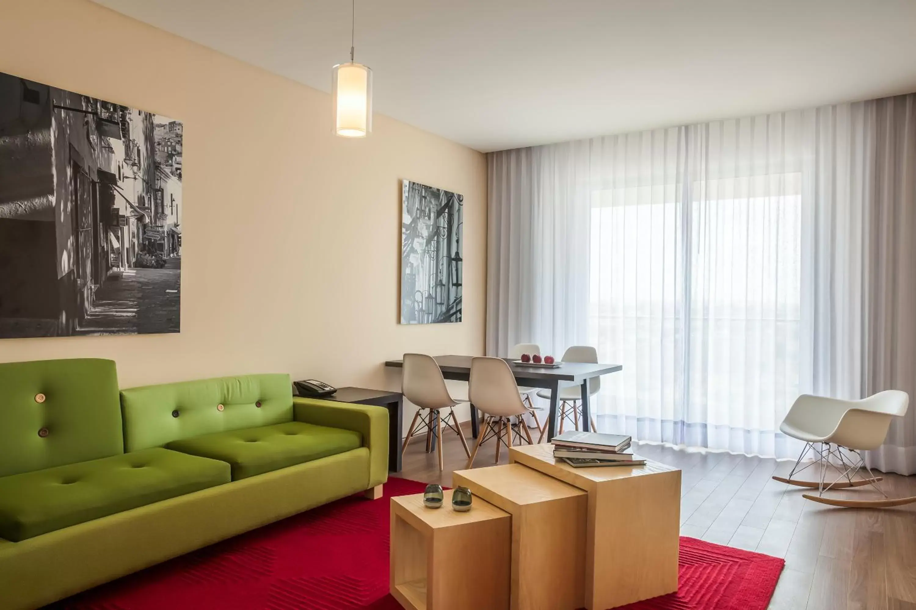 Photo of the whole room, Seating Area in Fiesta Inn Silao Puerto Interior