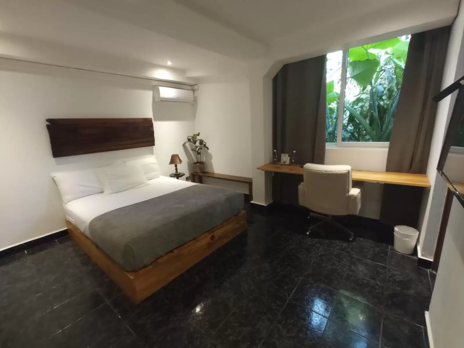 Bed in Cinco Hotel B&B